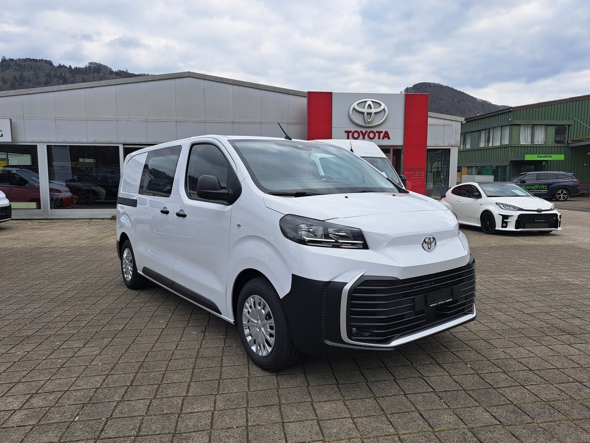 TOYOTA Proace EV 75kWh Medium Advanced-image-1