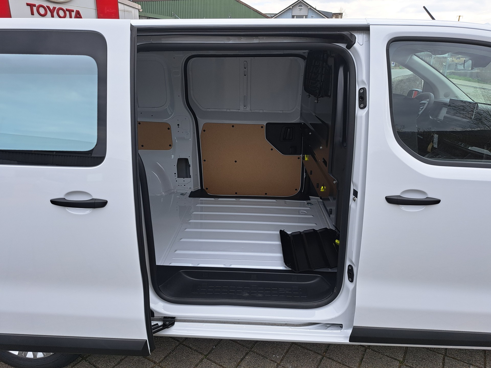 TOYOTA Proace EV 75kWh Medium Advanced-image-5