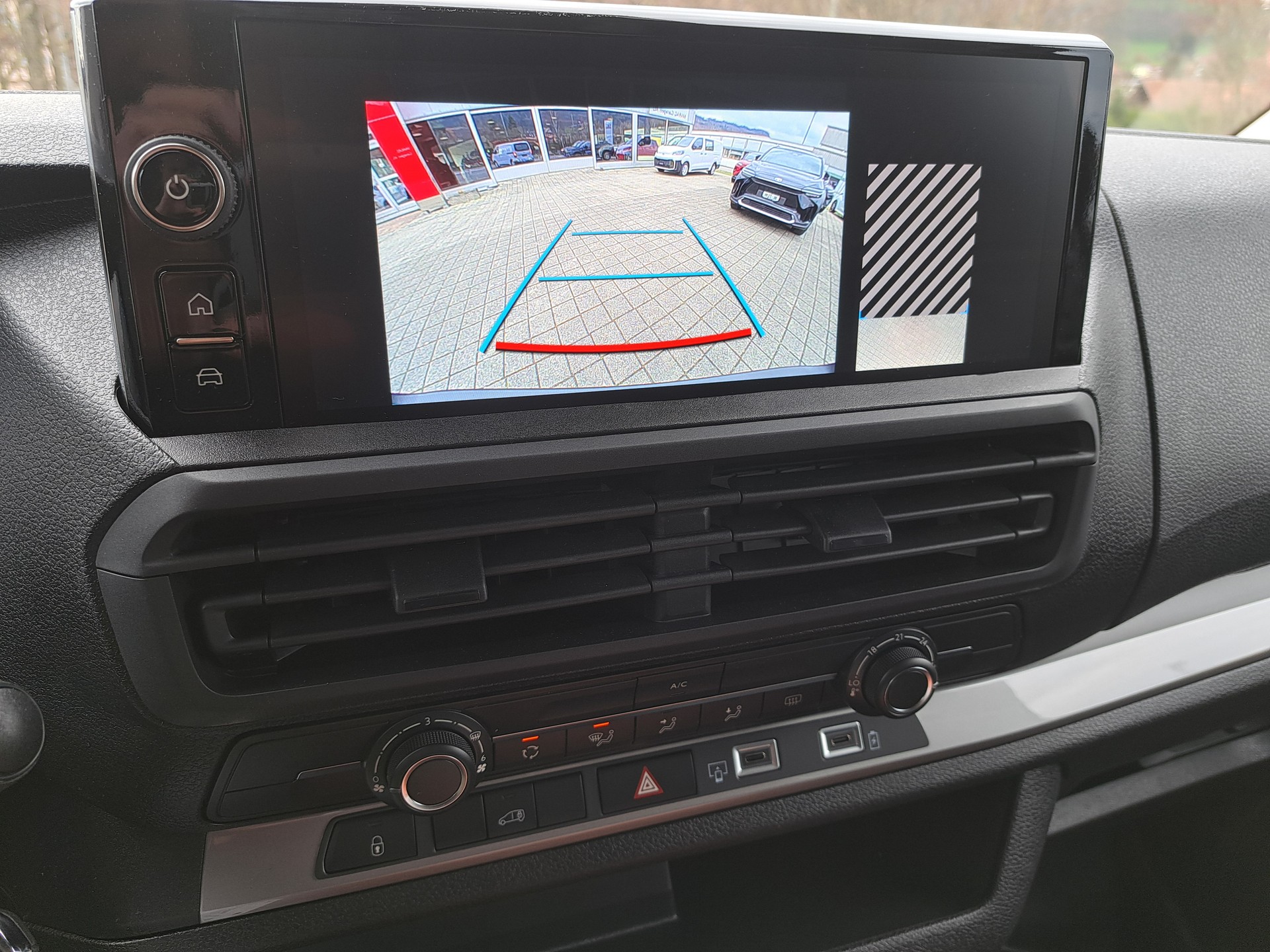 TOYOTA Proace EV 75kWh Medium Advanced-image-11