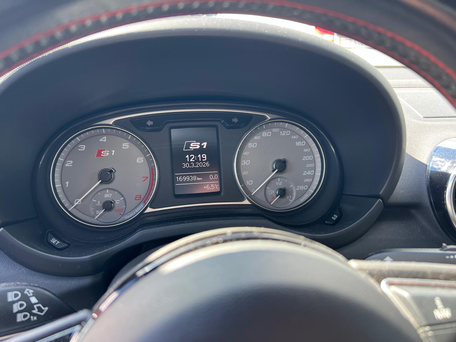 AUDI S1 Sportback 2.0 TFSI quattro-image-8