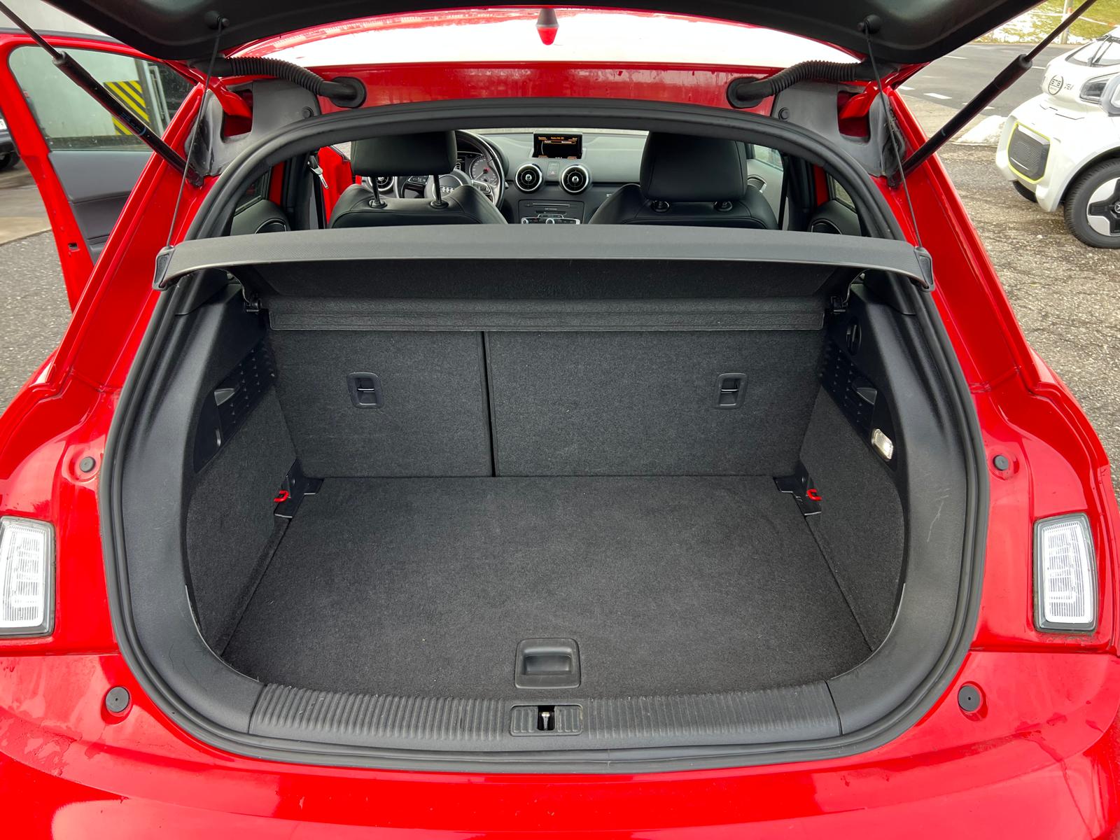 AUDI S1 Sportback 2.0 TFSI quattro-image-12