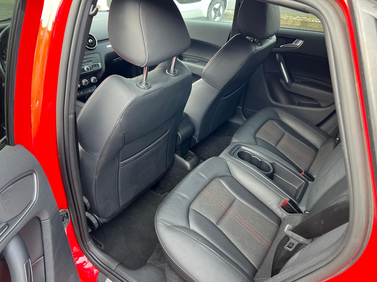AUDI S1 Sportback 2.0 TFSI quattro-image-10