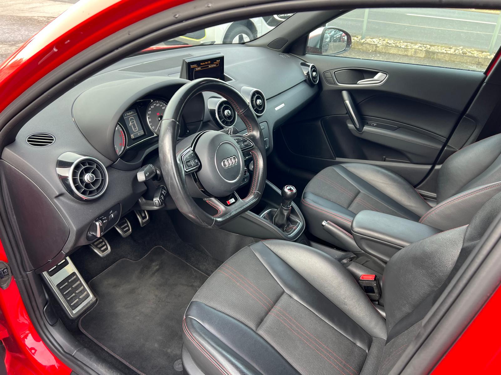 AUDI S1 Sportback 2.0 TFSI quattro-image-6