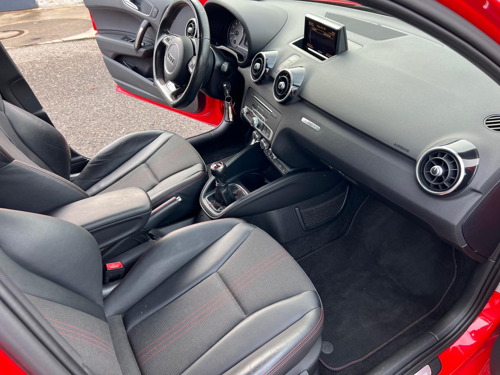 AUDI S1 Sportback 2.0 TFSI quattro-image-9