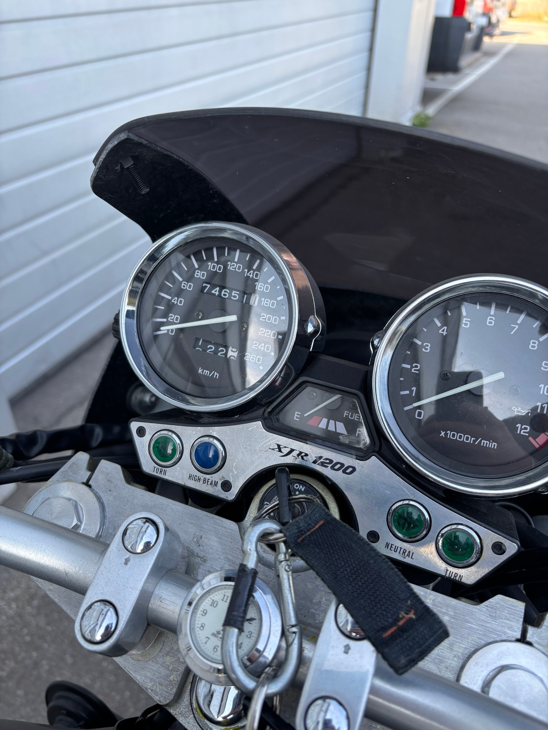 YAMAHA XJR 1200-image-3