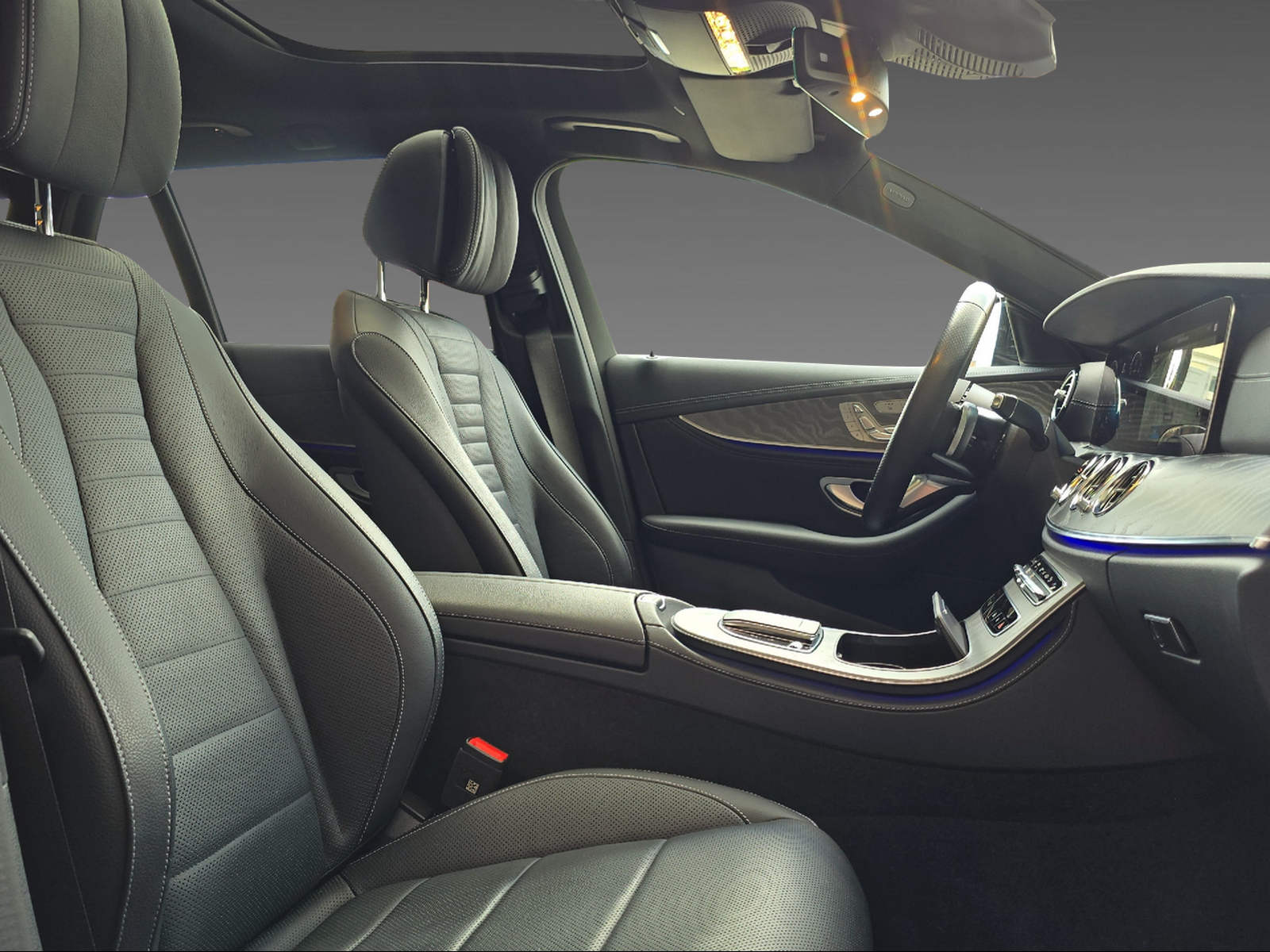 MERCEDES-BENZ E 220 d 4Matic T-Modell AMG Line-image-9