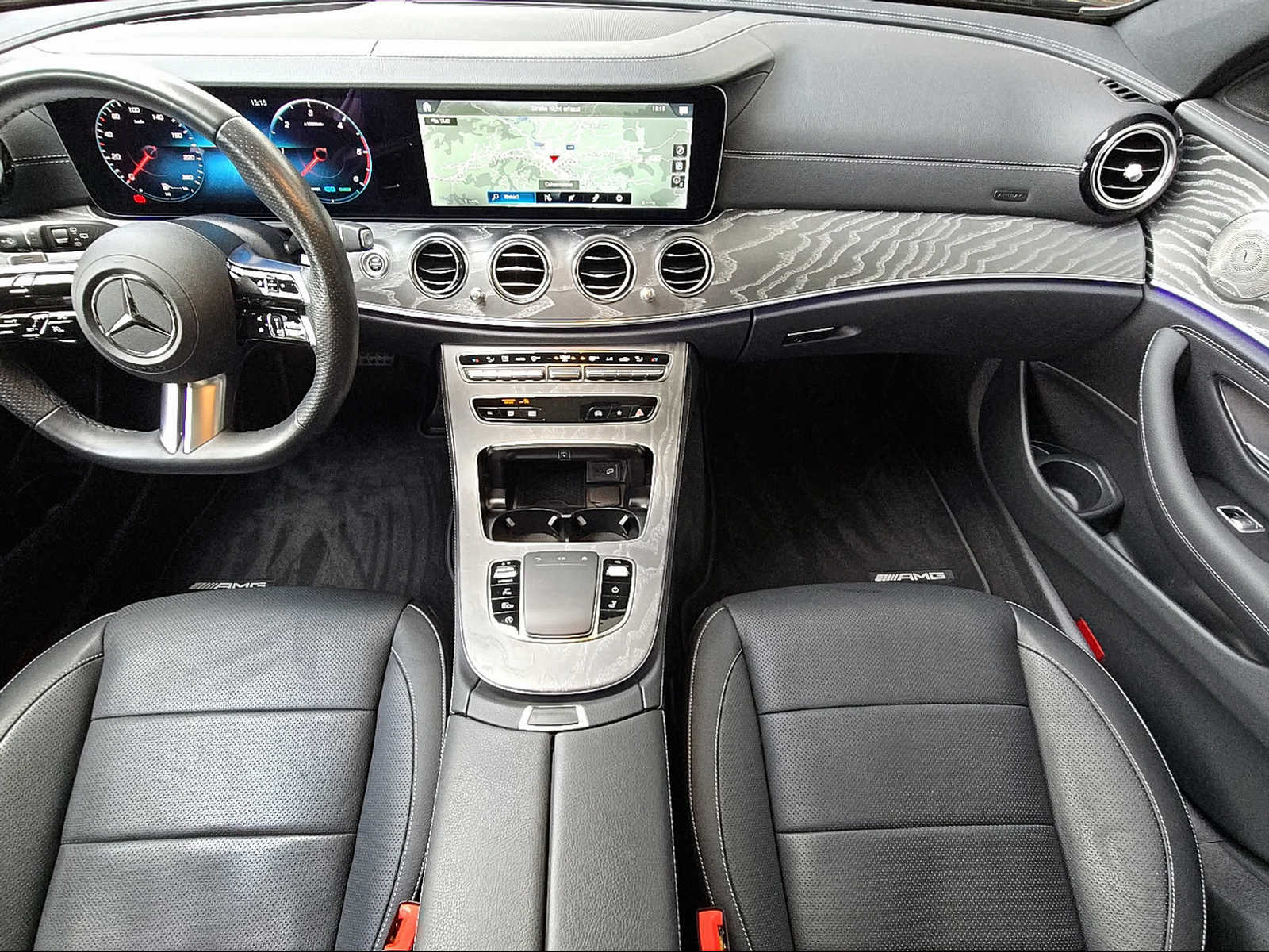 MERCEDES-BENZ E 220 d 4Matic T-Modell AMG Line-image-8