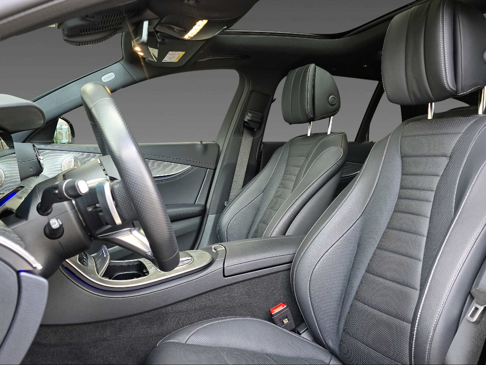 MERCEDES-BENZ E 220 d 4Matic T-Modell AMG Line-image-6