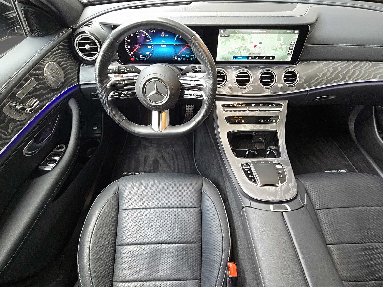 MERCEDES-BENZ E 220 d 4Matic T-Modell AMG Line-image-7