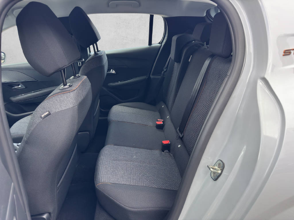PEUGEOT 208 1.2 Hybrid Style-image-6