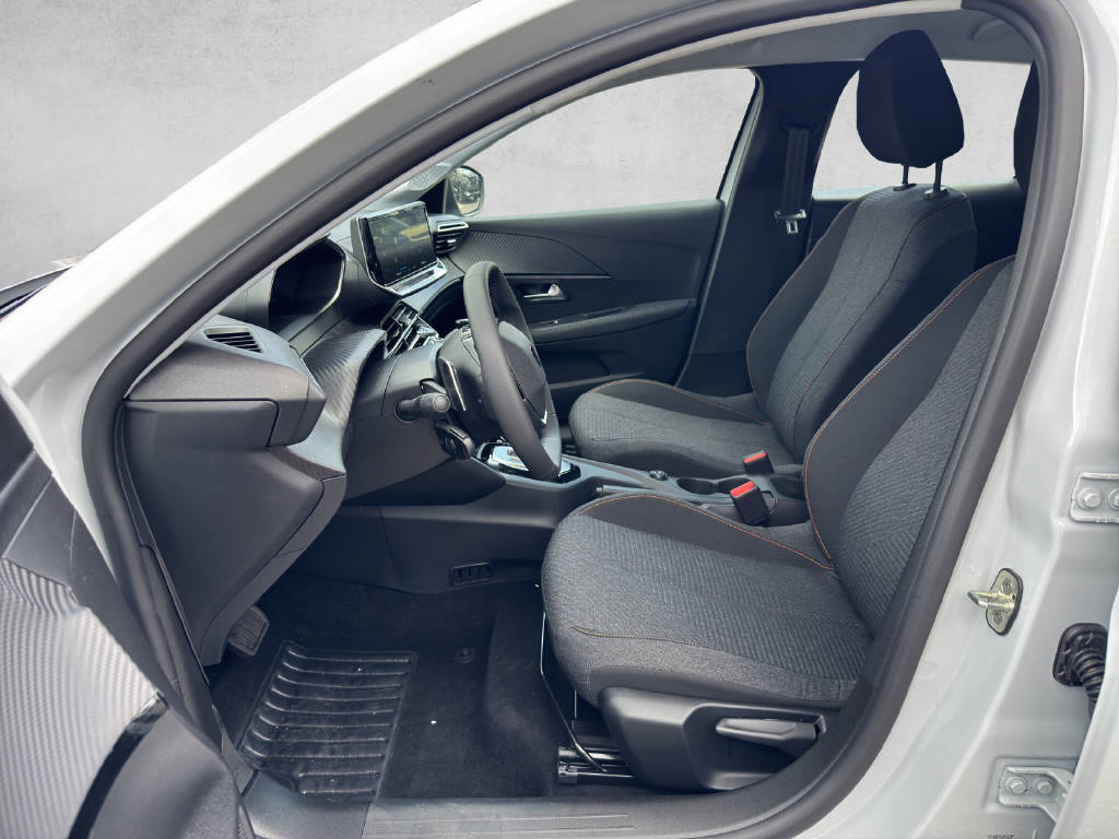 PEUGEOT 208 1.2 Hybrid Style-image-7