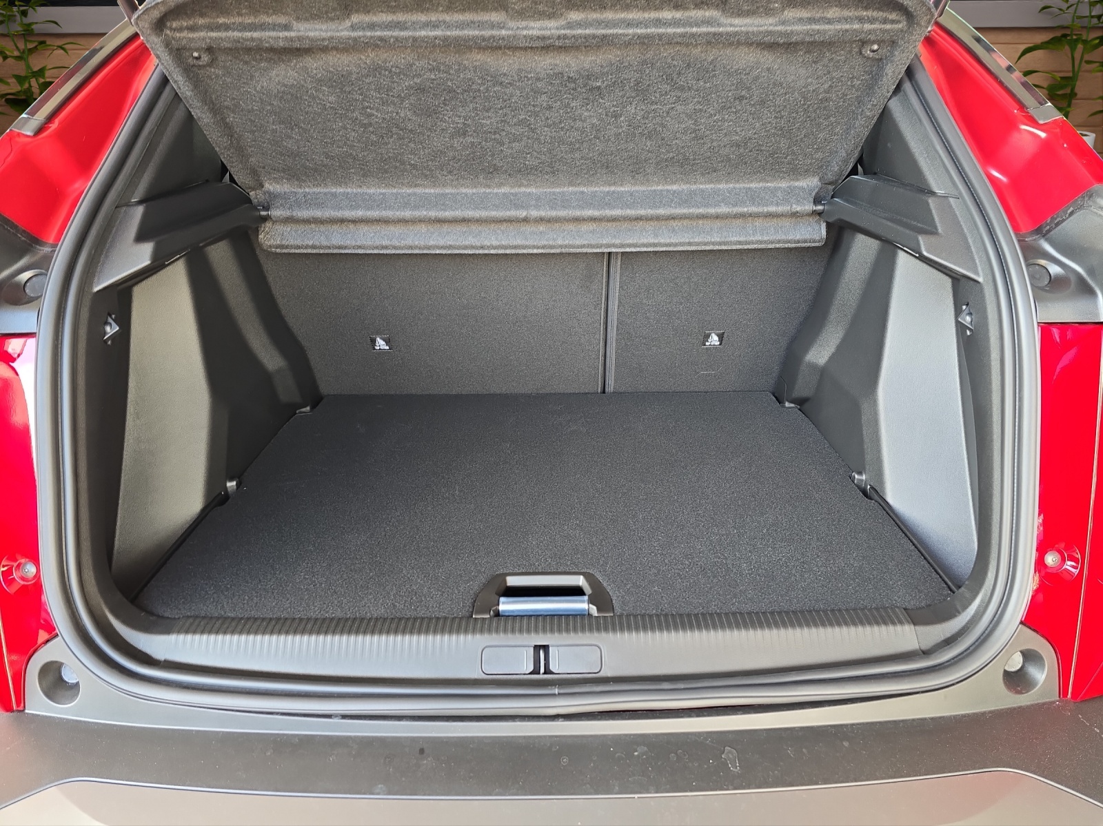 PEUGEOT 2008 NEW 156 e GT-image-8