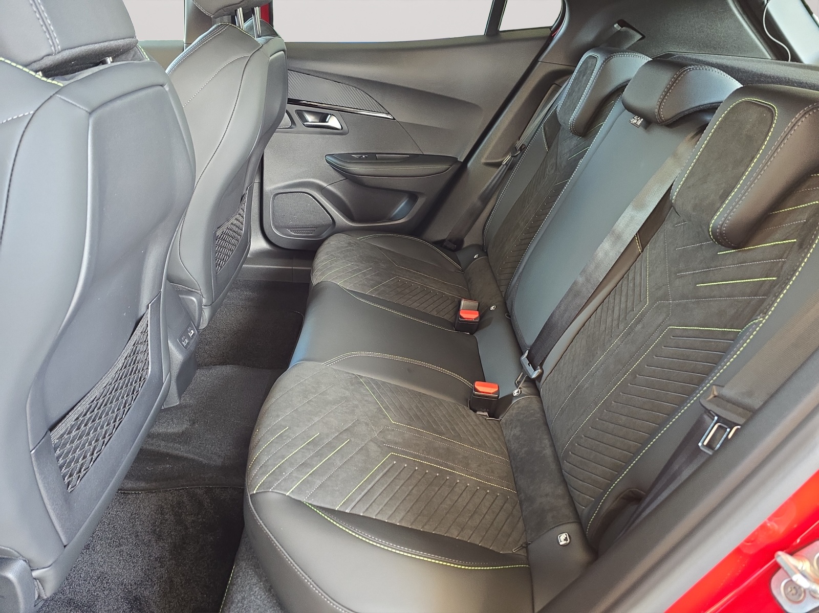 PEUGEOT 2008 NEW 156 e GT-image-7
