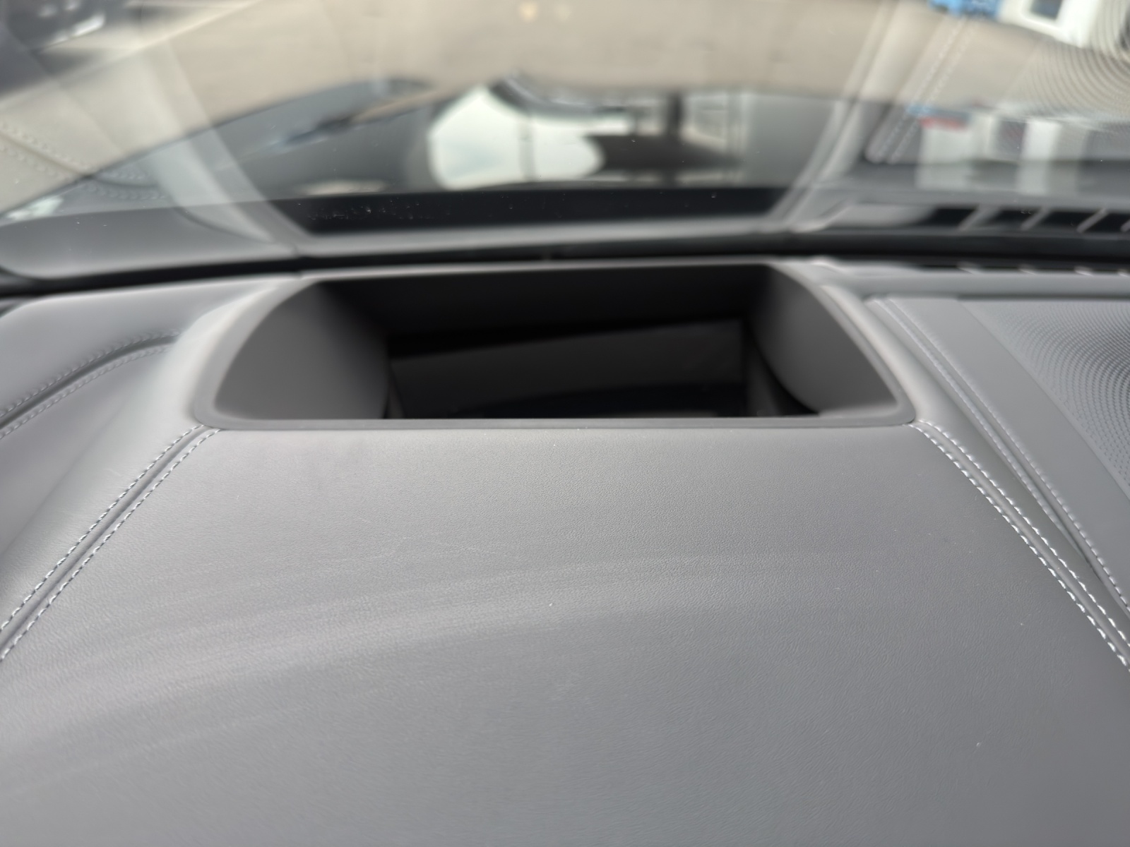 BMW M8 Competition xDrive Cabriolet-image-17