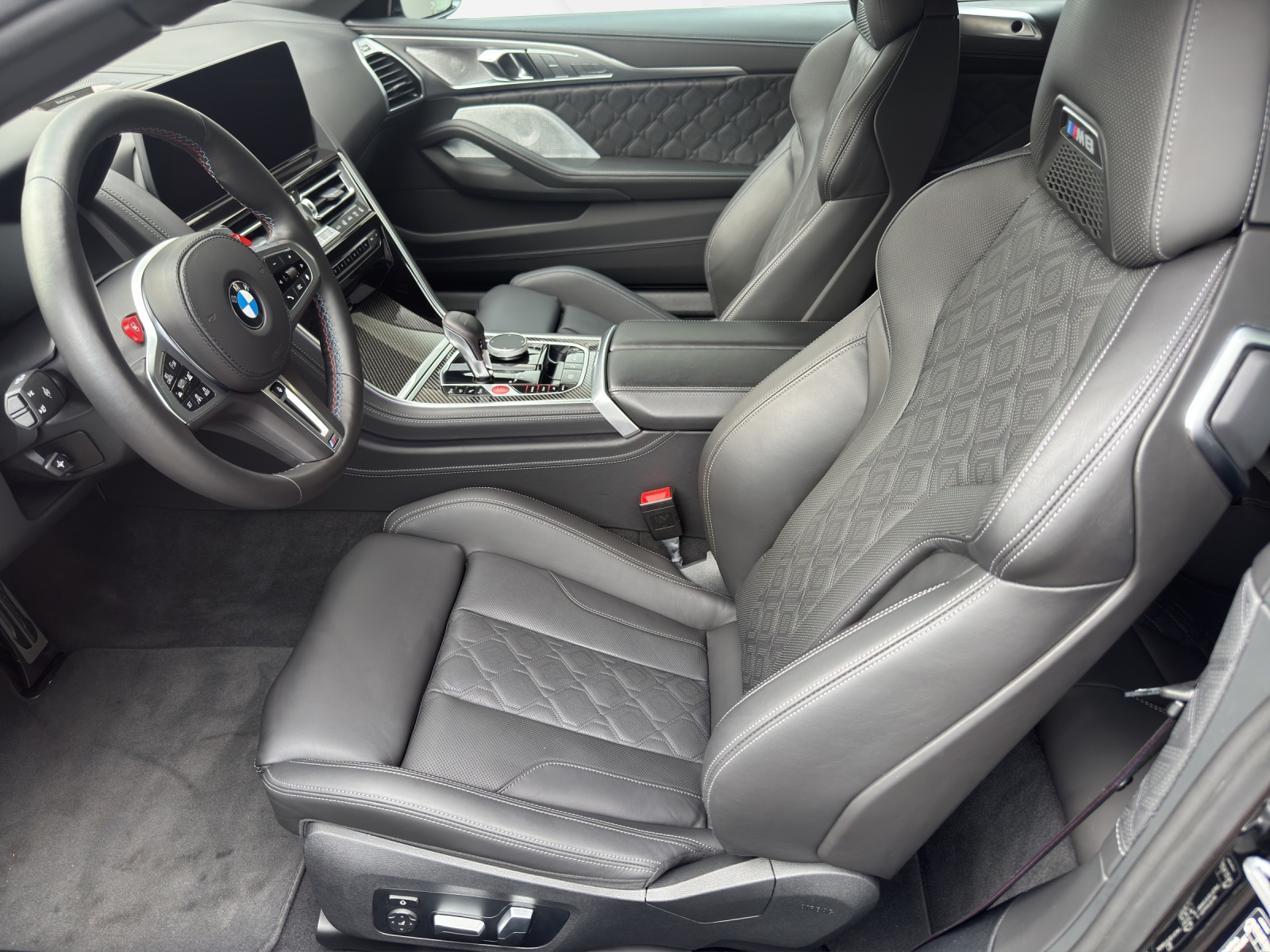 BMW M8 Competition xDrive Cabriolet-image-9
