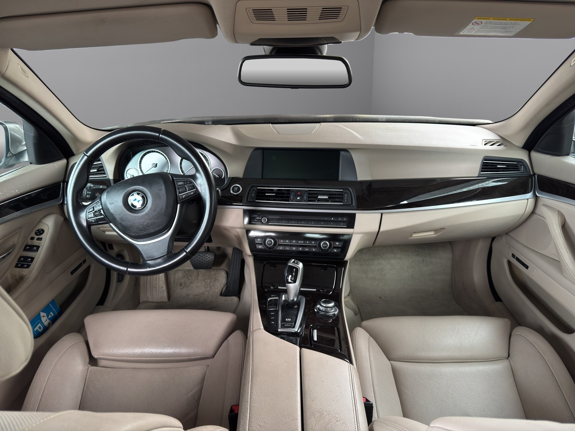 BMW 550i xDrive Steptronic-image-13