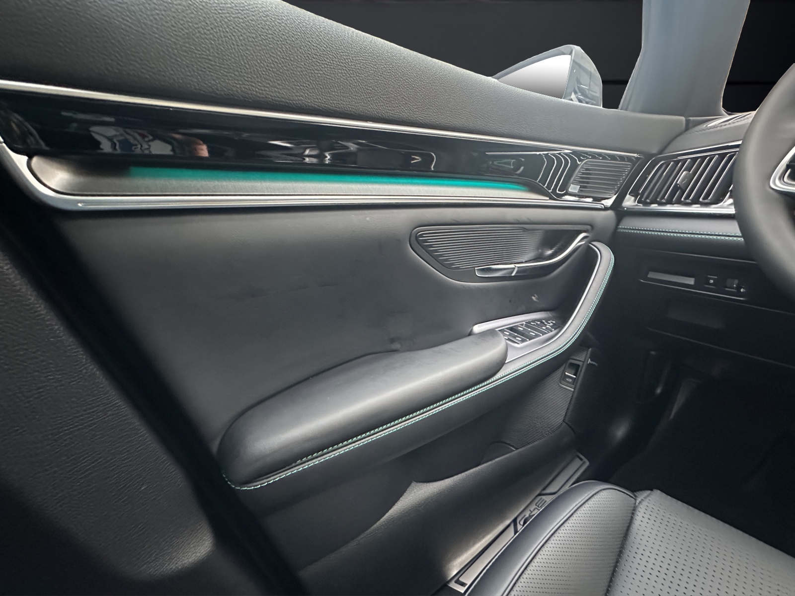 BYD Seal U DM-i Comfort-image-11