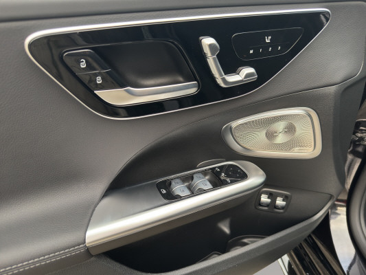 MERCEDES-BENZ C 300e 4 Matic EQ Hybrid-image-9