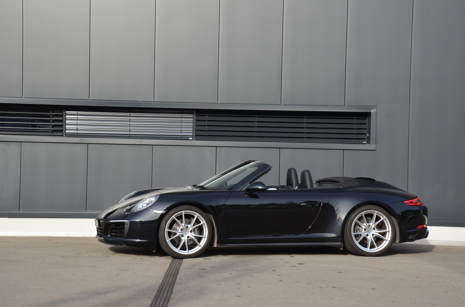 PORSCHE 911 Carrera 4 Cabrio PDK-image-1