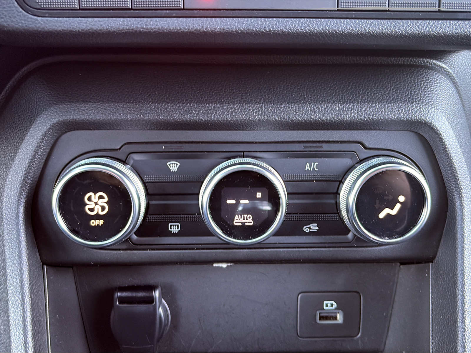DACIA Jogger TCe 110 Extreme-image-13
