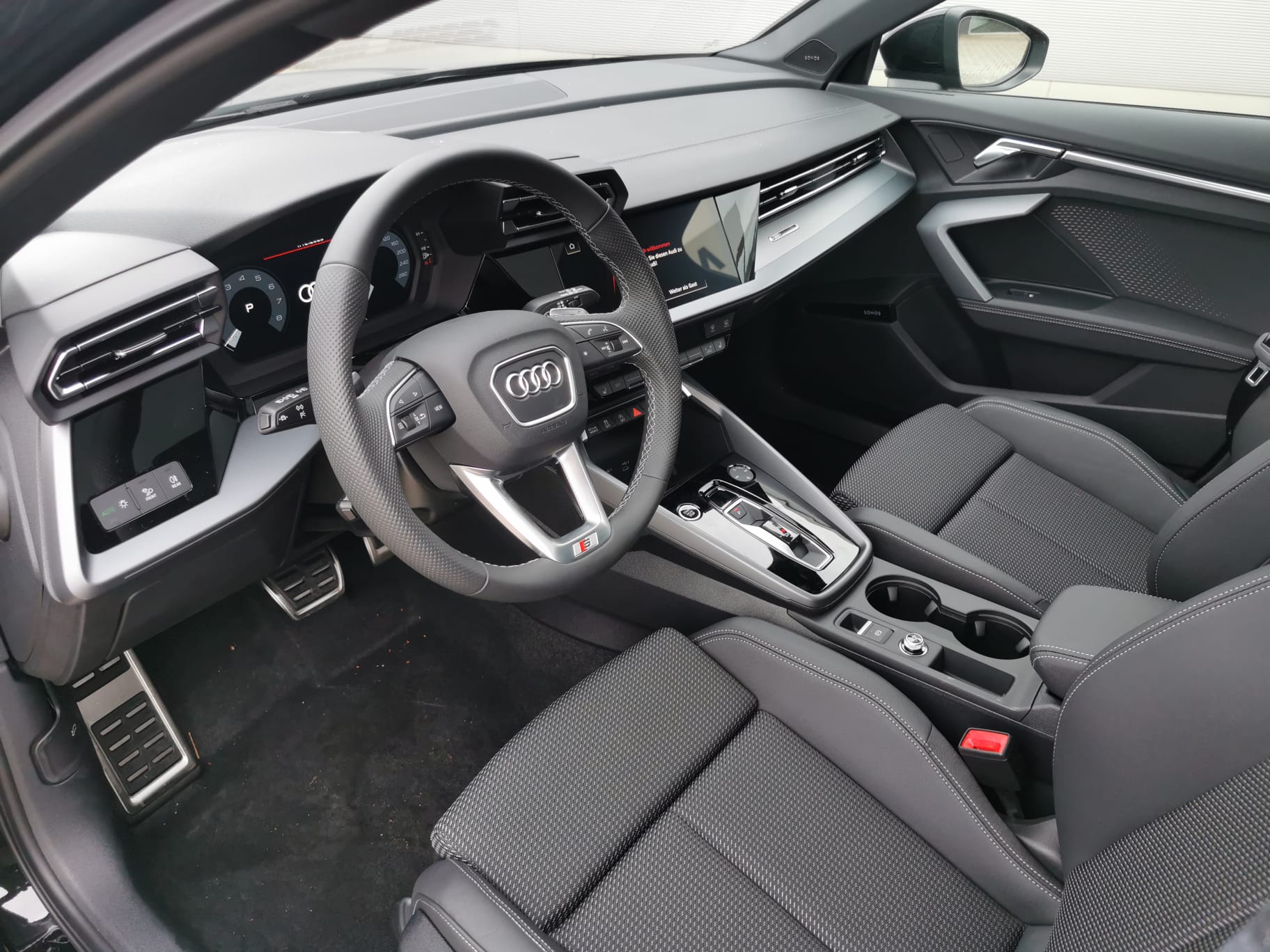 AUDI A3 Sportback 1.5 35 TFSI S Line S-Tronic-image-4