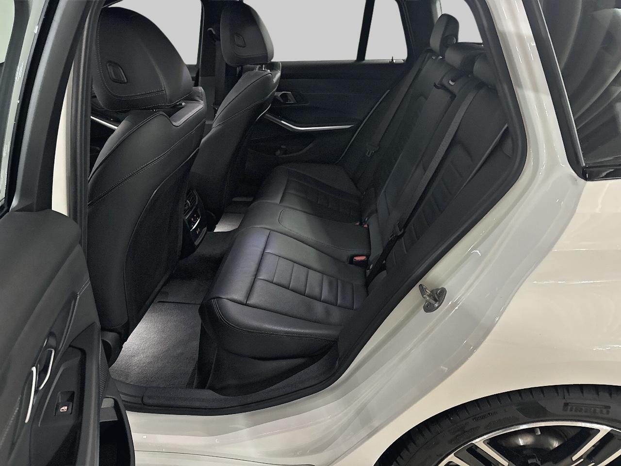 BMW 330d xDrive Touring M Sport-image-17