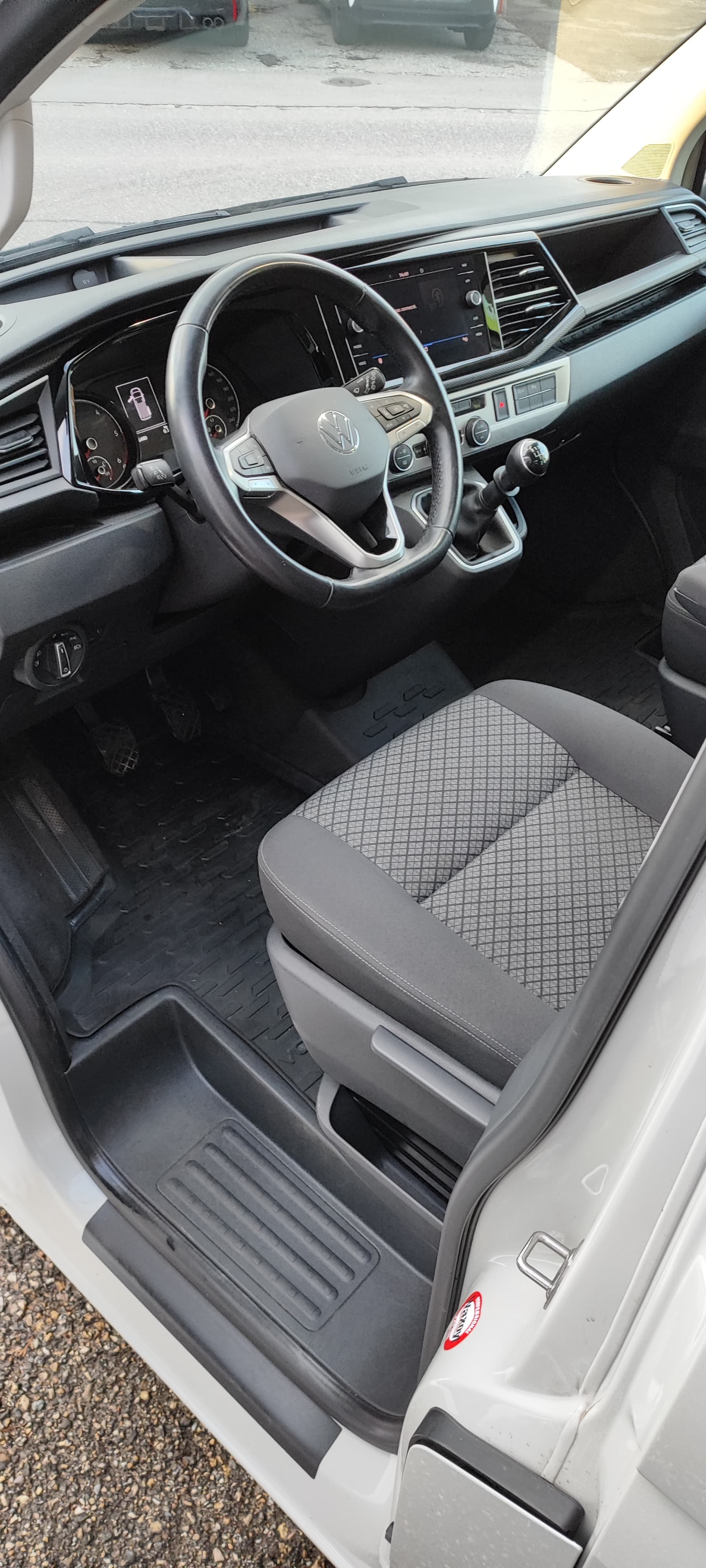 VW T6.1 Multivan 2.0 TDI Trendline Liberty-image-5