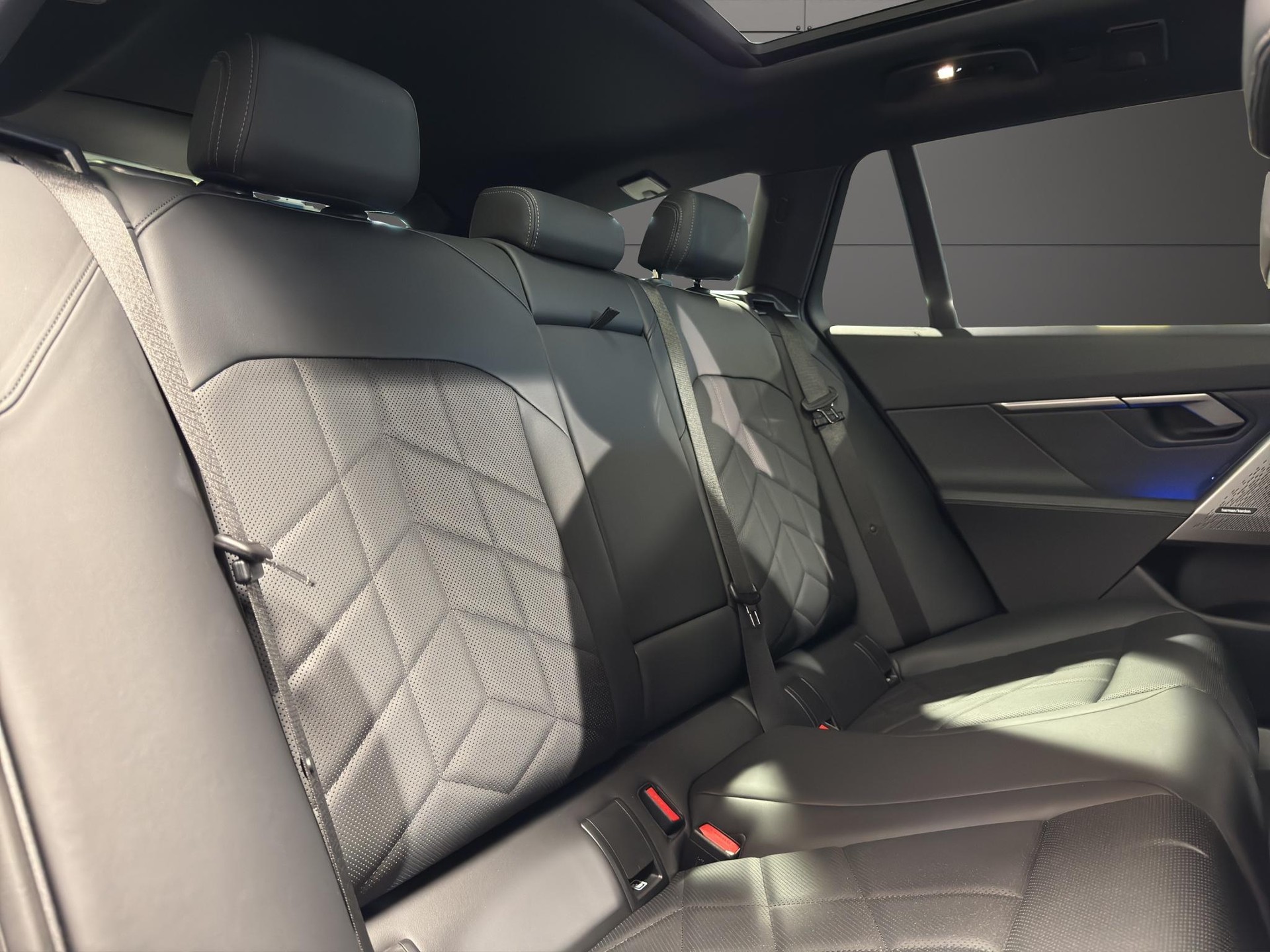 BMW 530e xDrive Touring M Sport-image-17