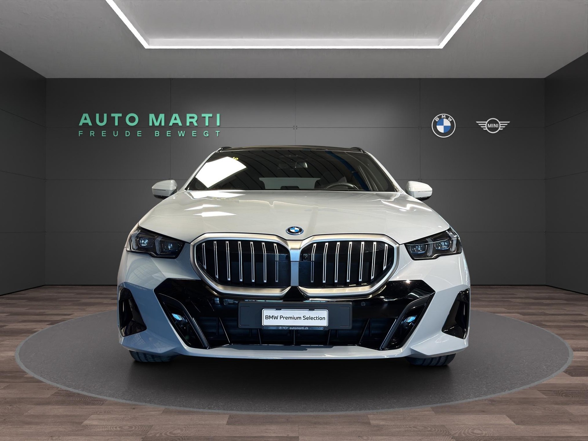 BMW 530e xDrive Touring M Sport-image-5