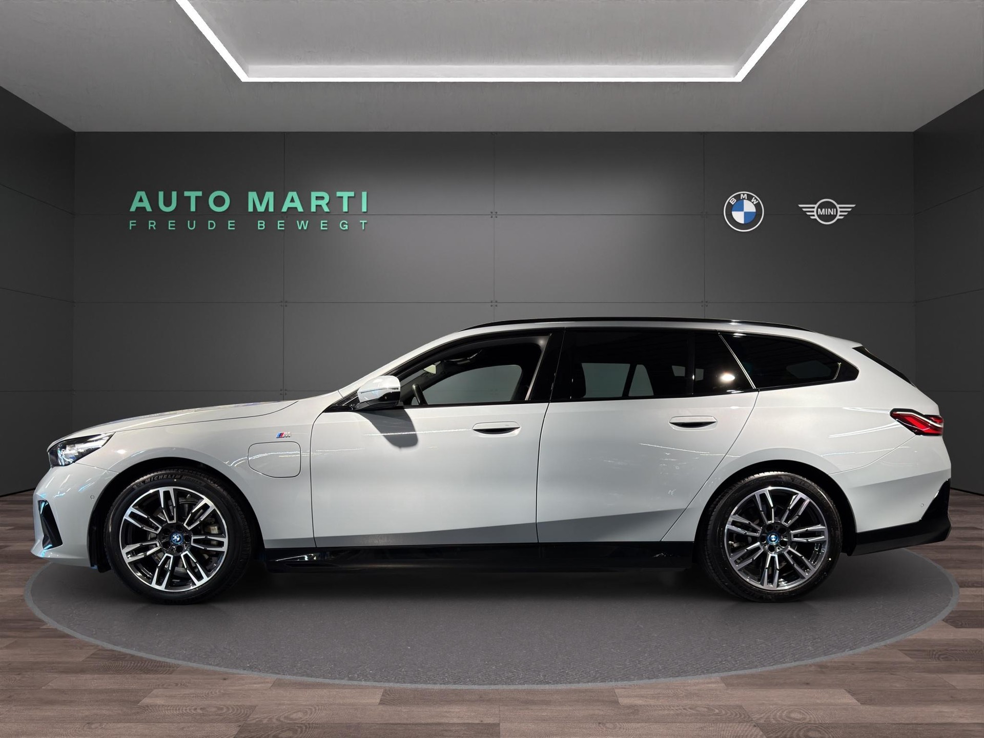BMW 530e xDrive Touring M Sport-image-2