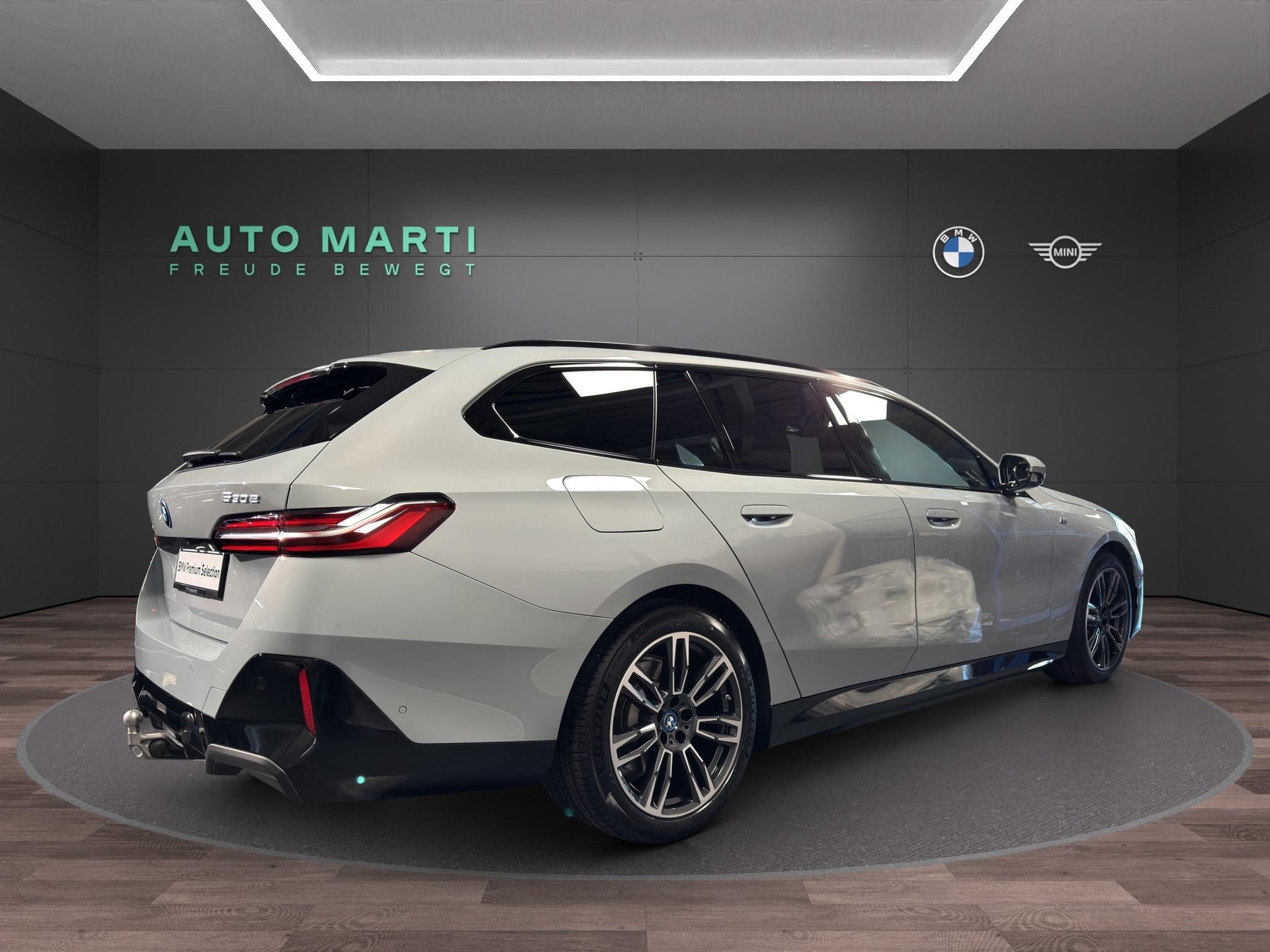 BMW 530e xDrive Touring M Sport-image-4