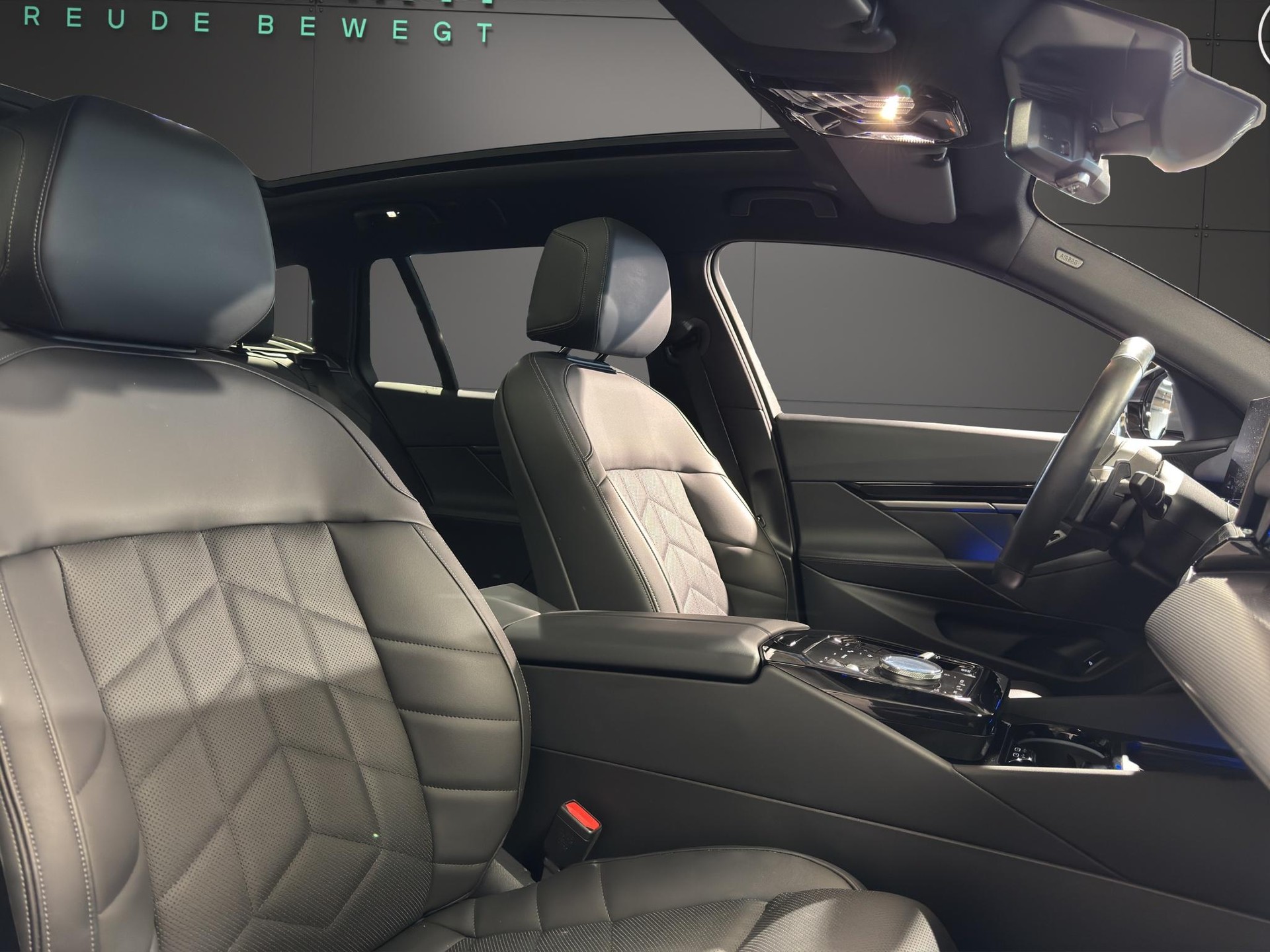 BMW 530e xDrive Touring M Sport-image-18