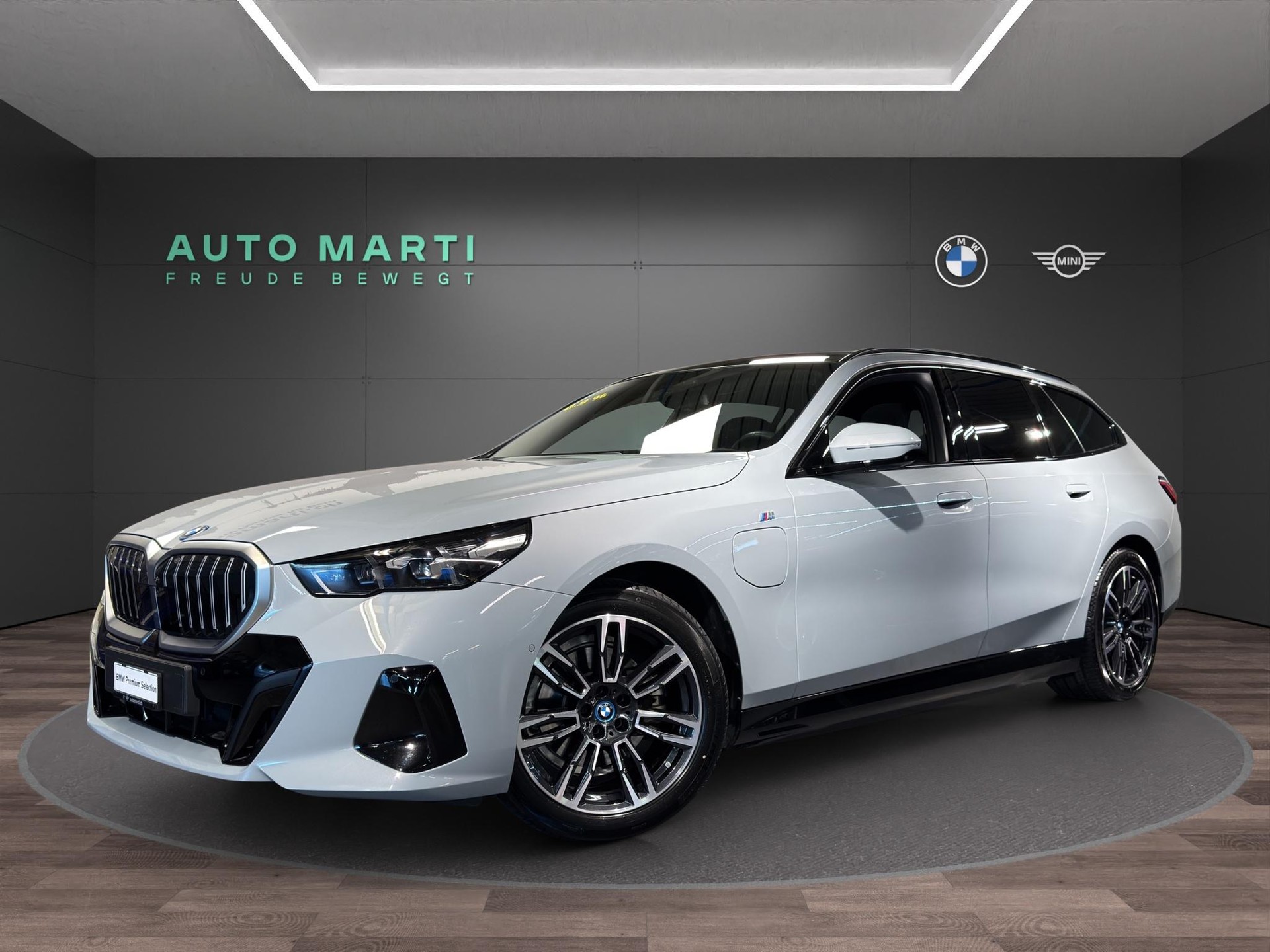 BMW 530e xDrive Touring M Sport-image-0
