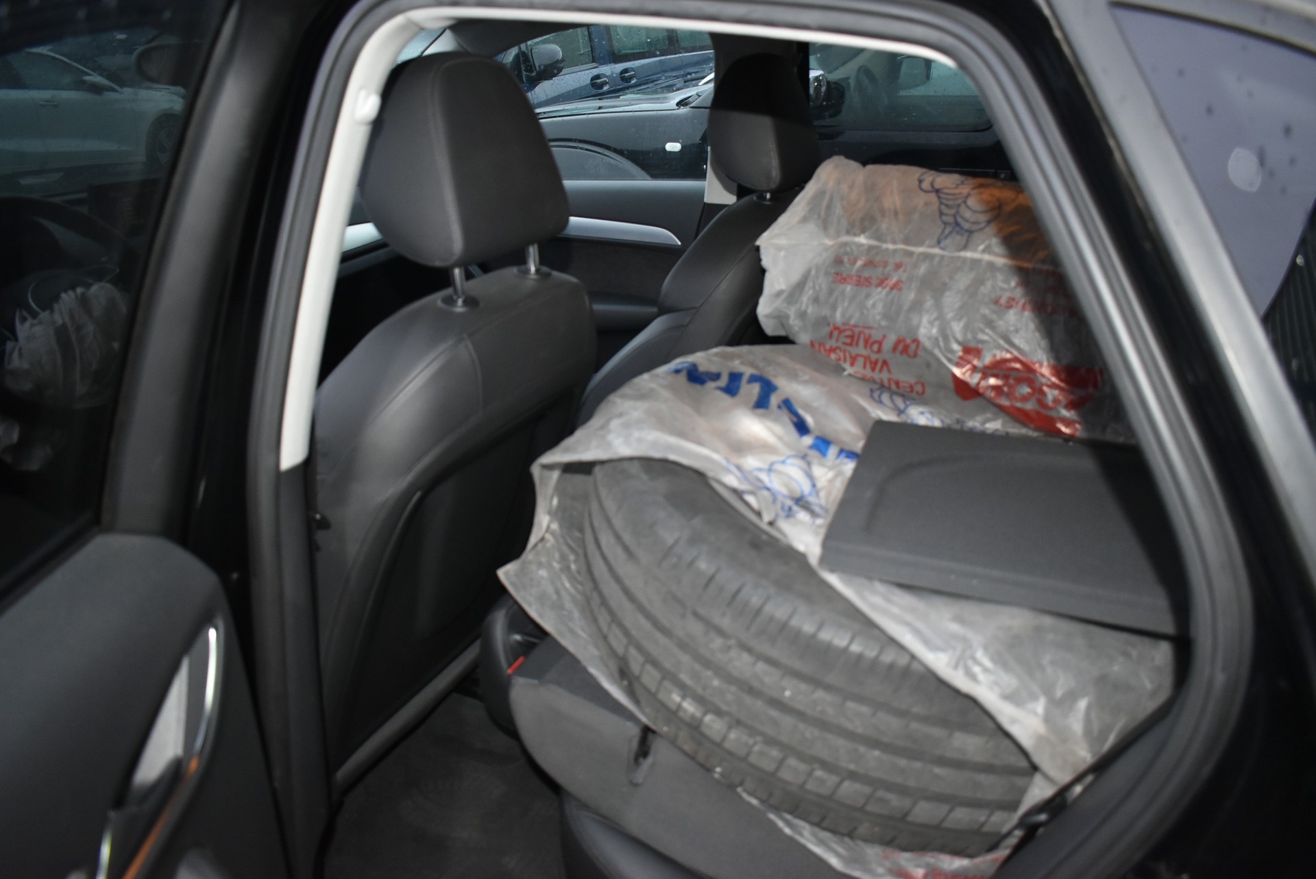 AUDI Q3 2.0 TFSI quattro S-tronic-image-2