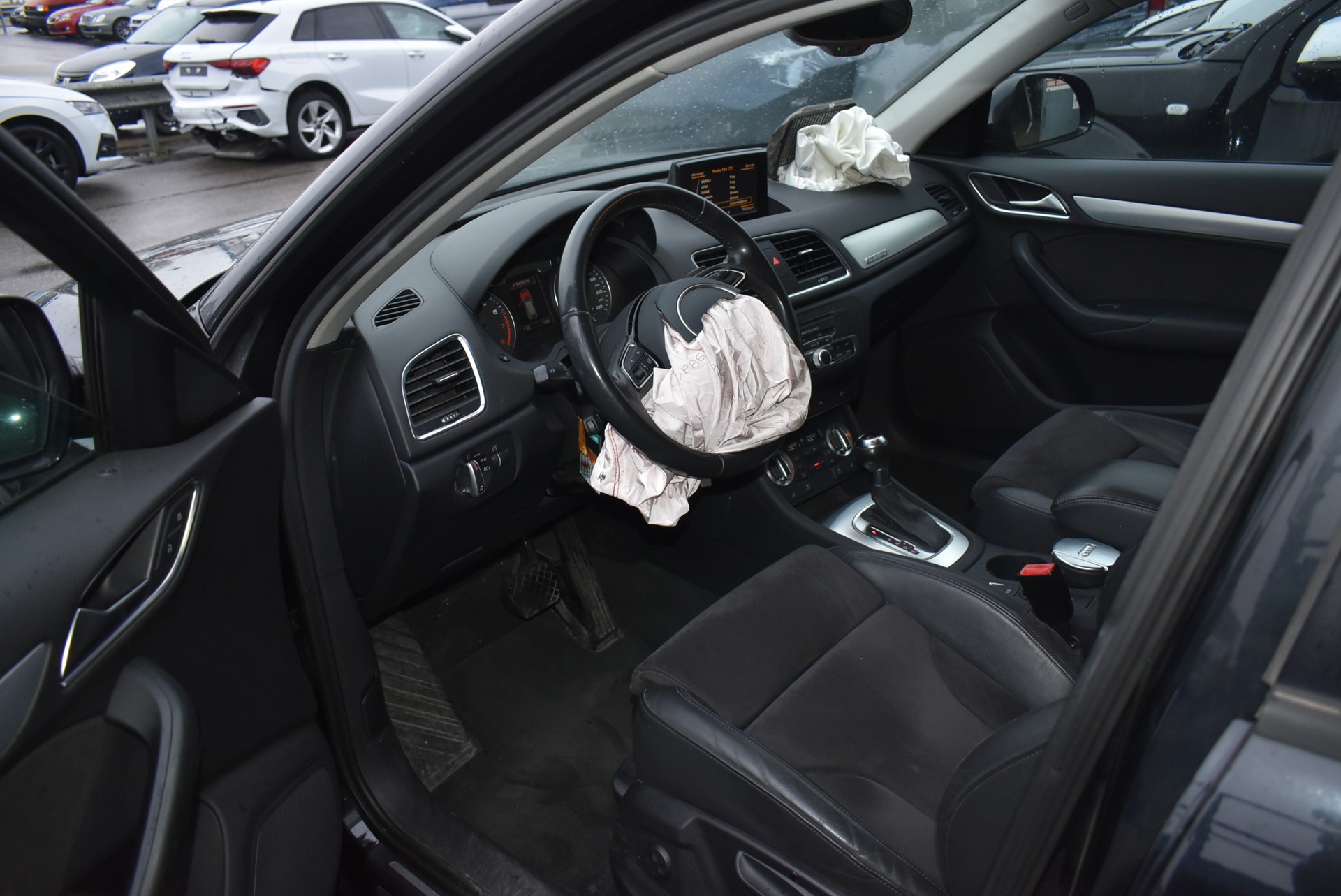 AUDI Q3 2.0 TFSI quattro S-tronic-image-1