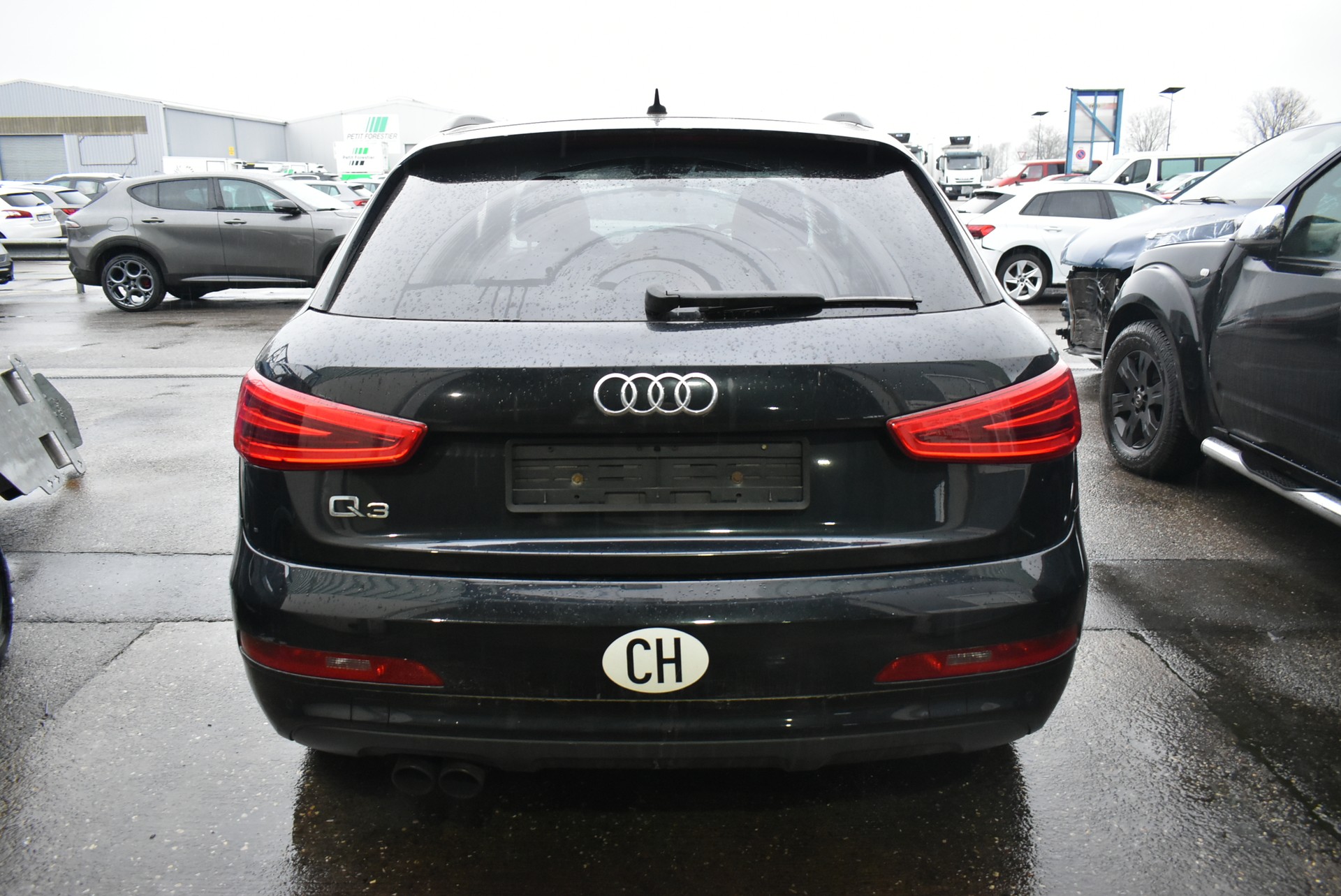 AUDI Q3 2.0 TFSI quattro S-tronic-image-8