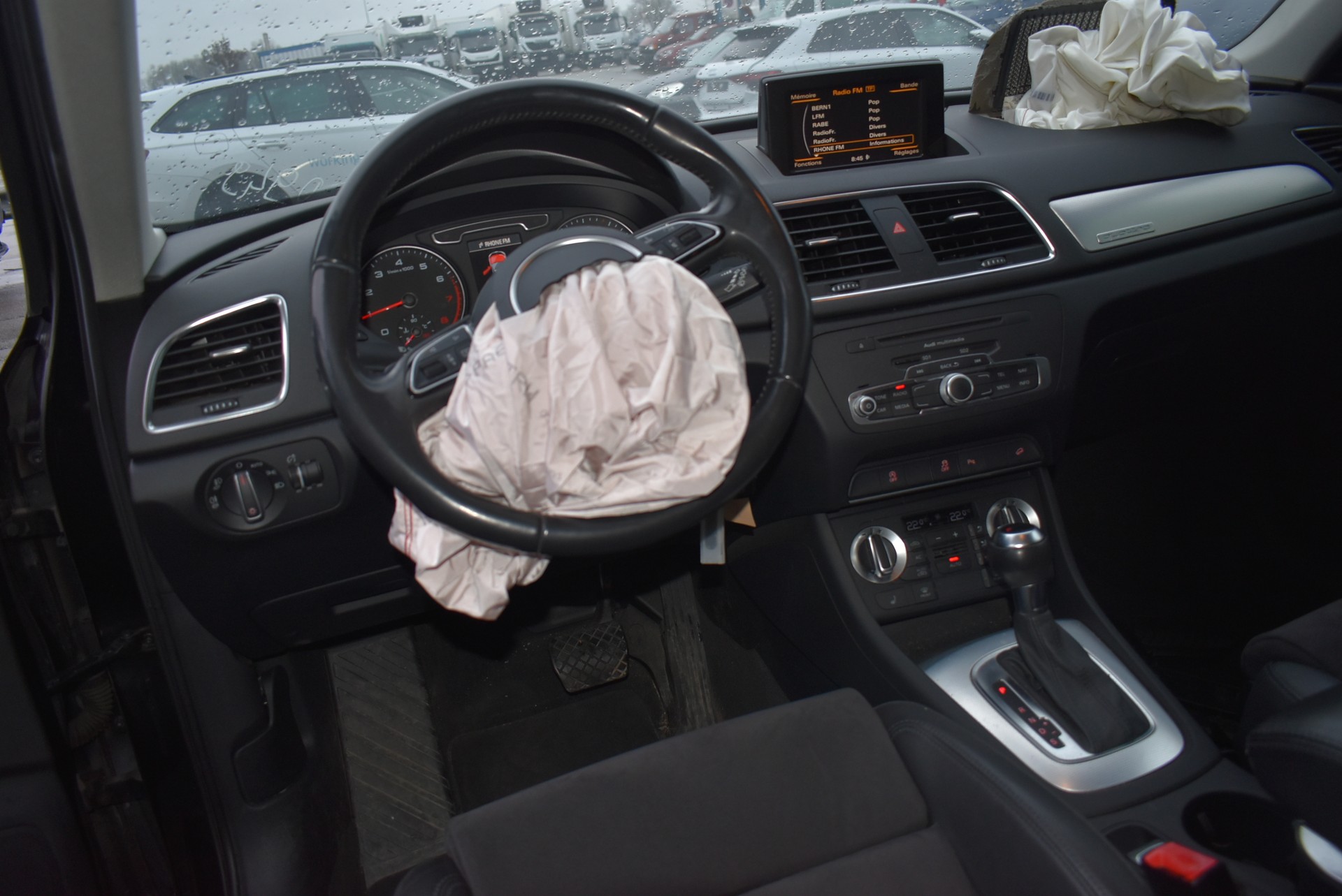 AUDI Q3 2.0 TFSI quattro S-tronic-image-3