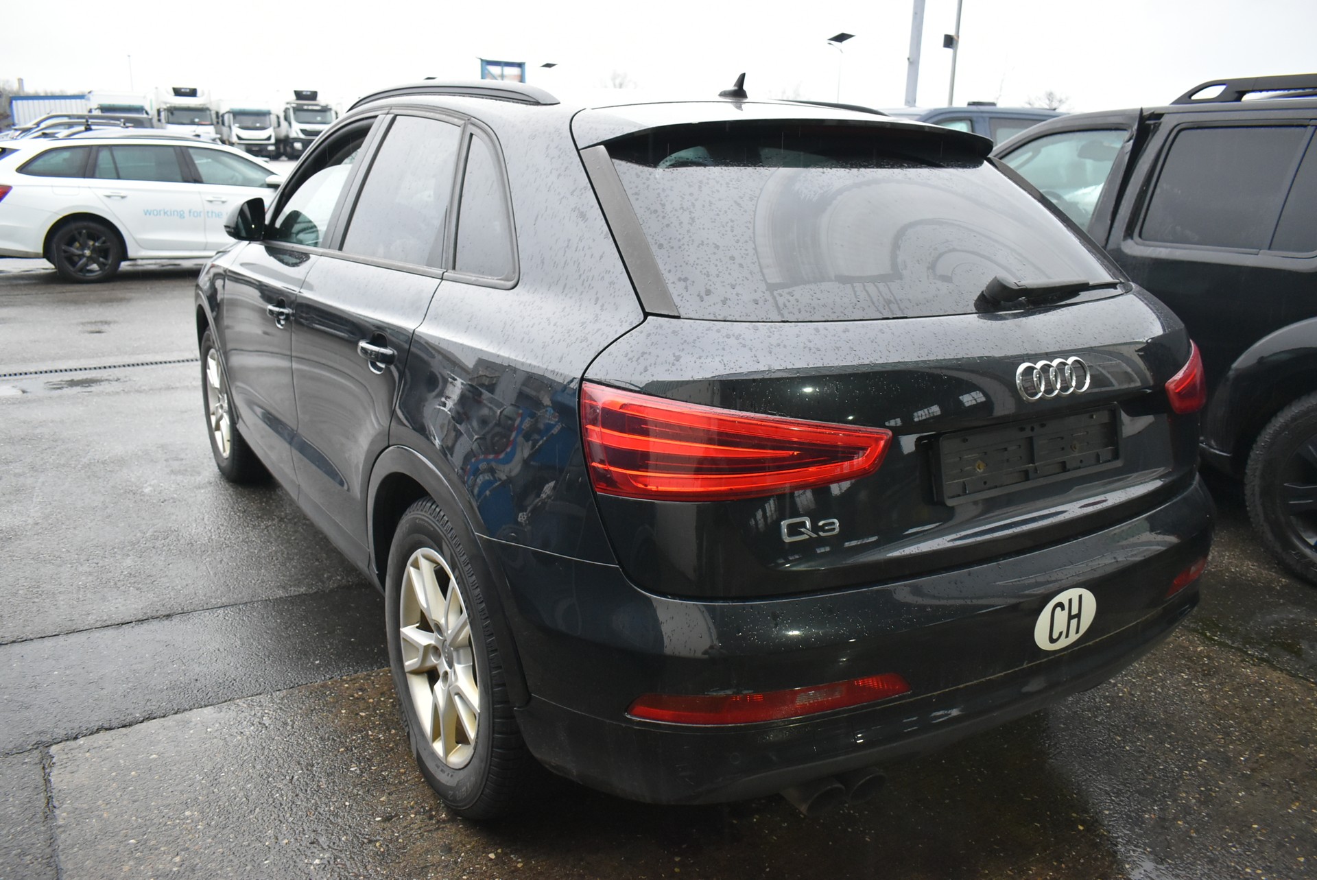 AUDI Q3 2.0 TFSI quattro S-tronic-image-9