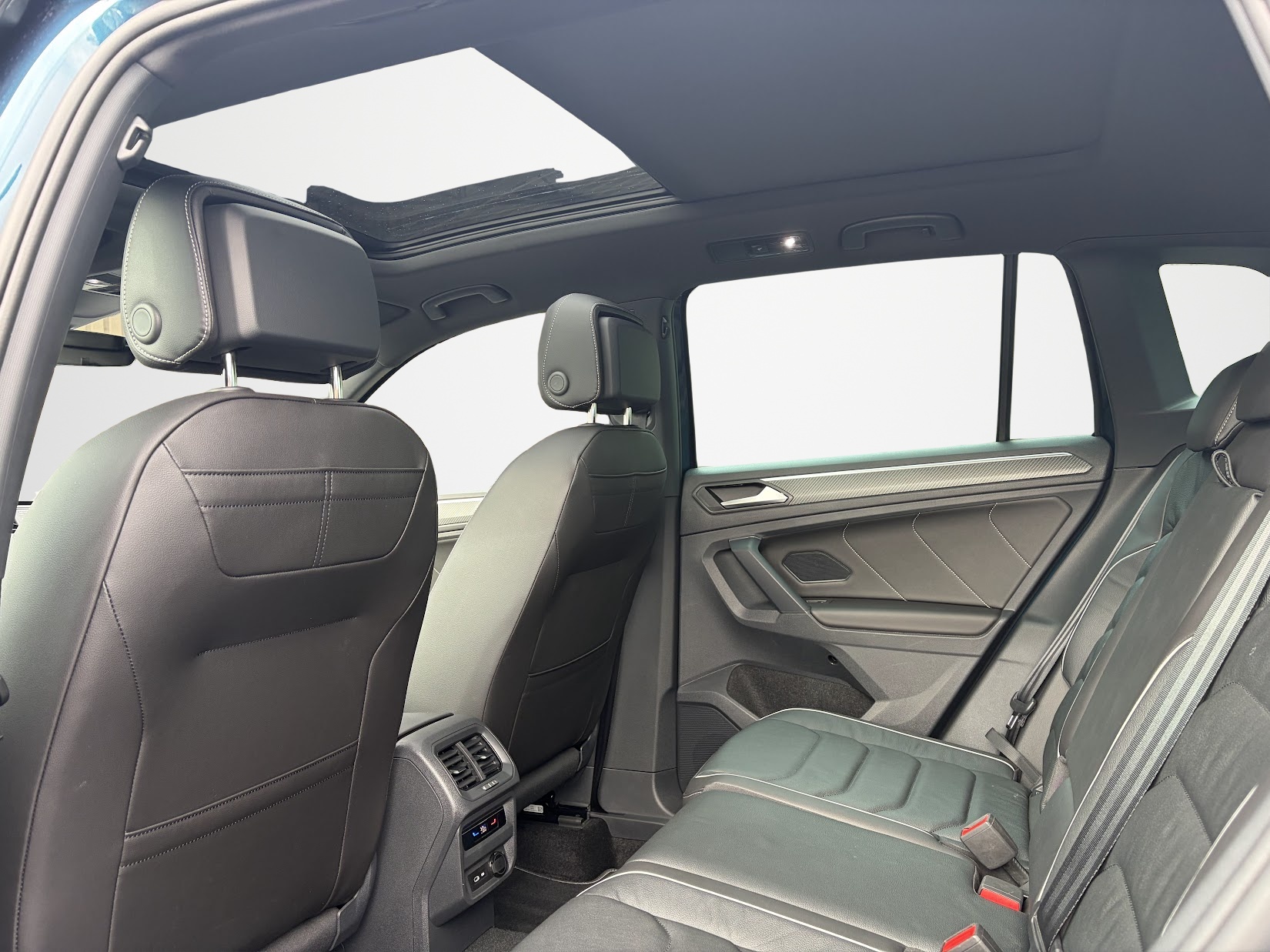 VW Tiguan 2.0TSI R-Line 4Motion DSG-image-12