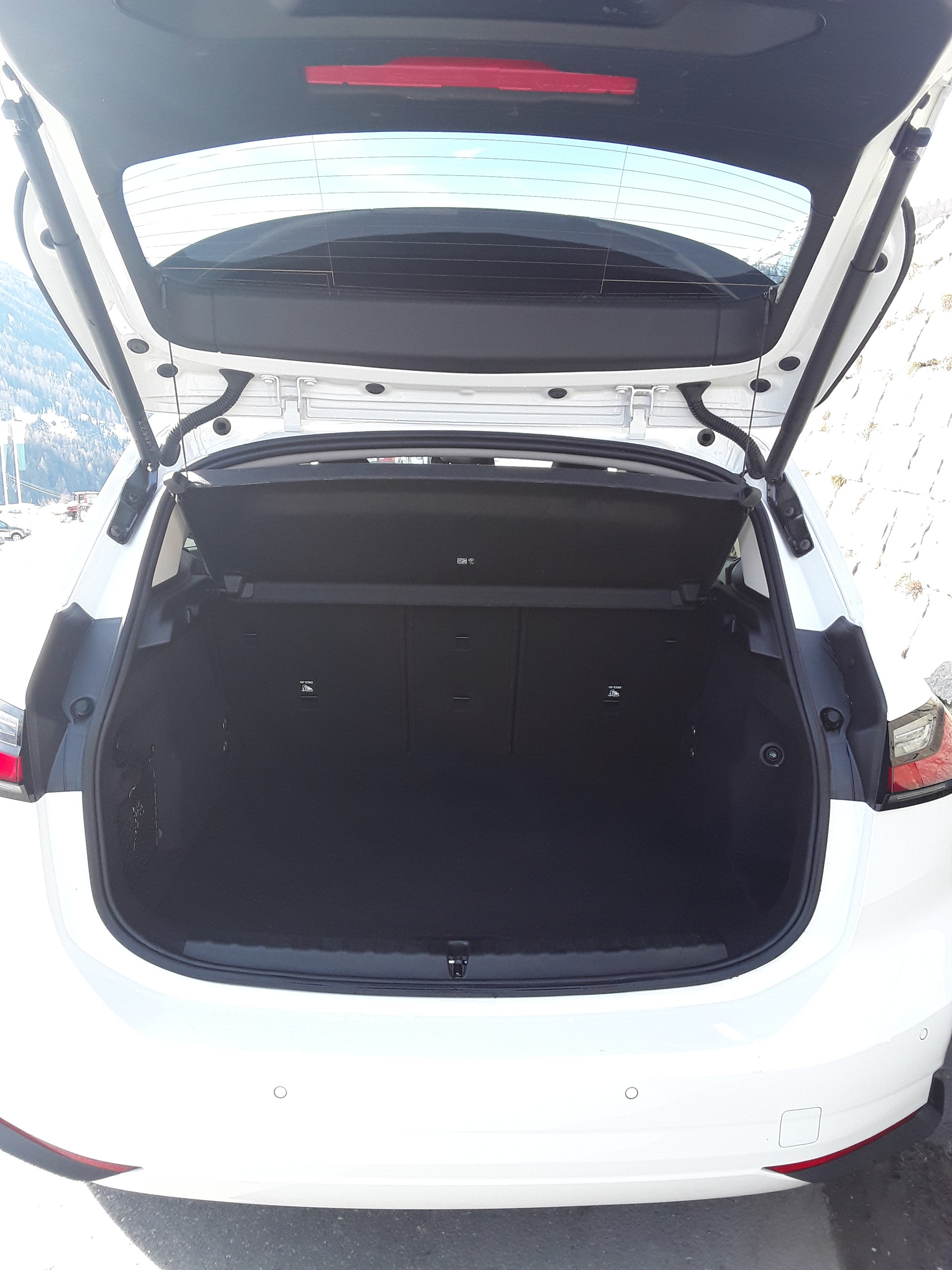 BMW 223d Active Tourer xDrive DKG-image-4