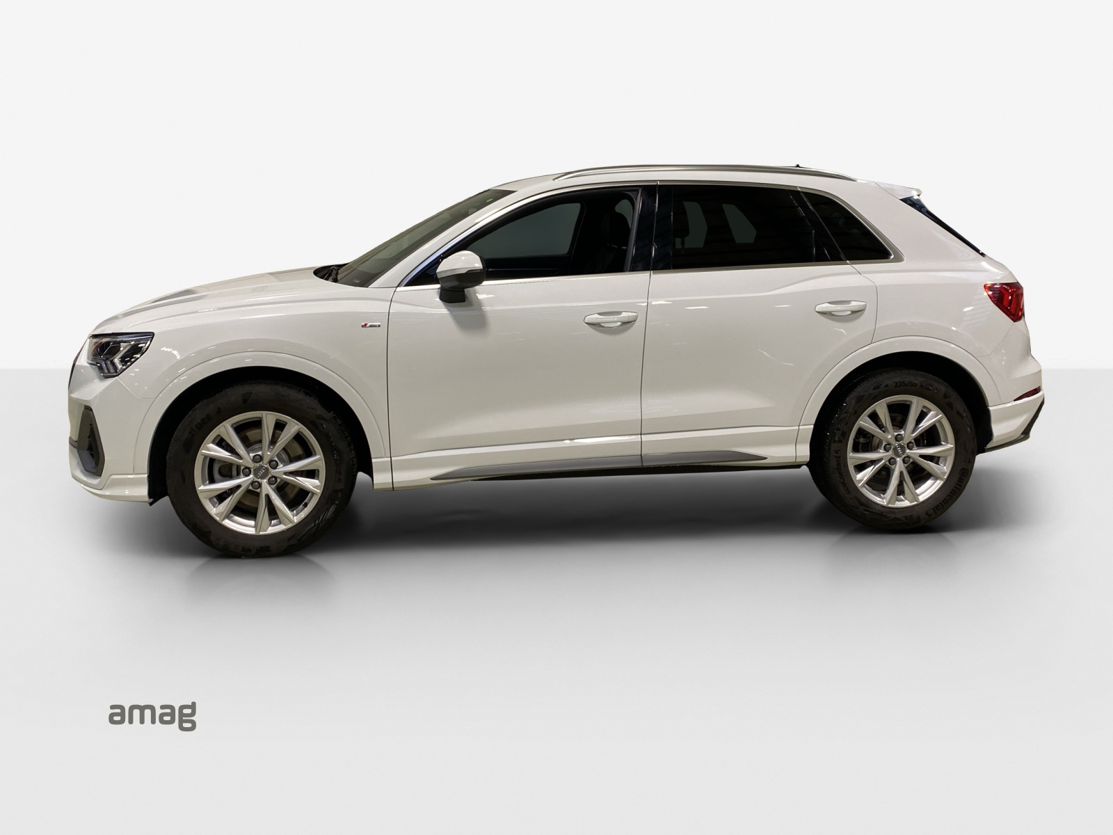 AUDI Q3 40 TDI S line quattro S-tronic-image-1