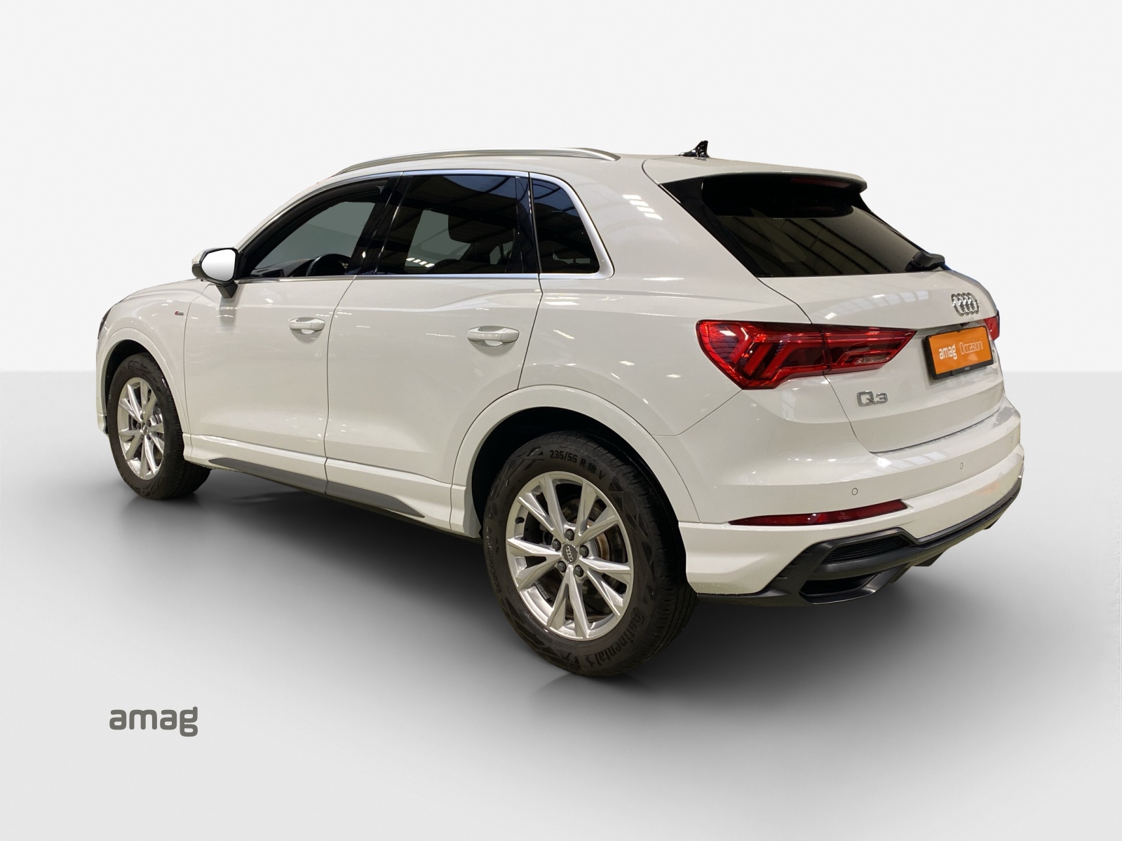 AUDI Q3 40 TDI S line quattro S-tronic-image-2