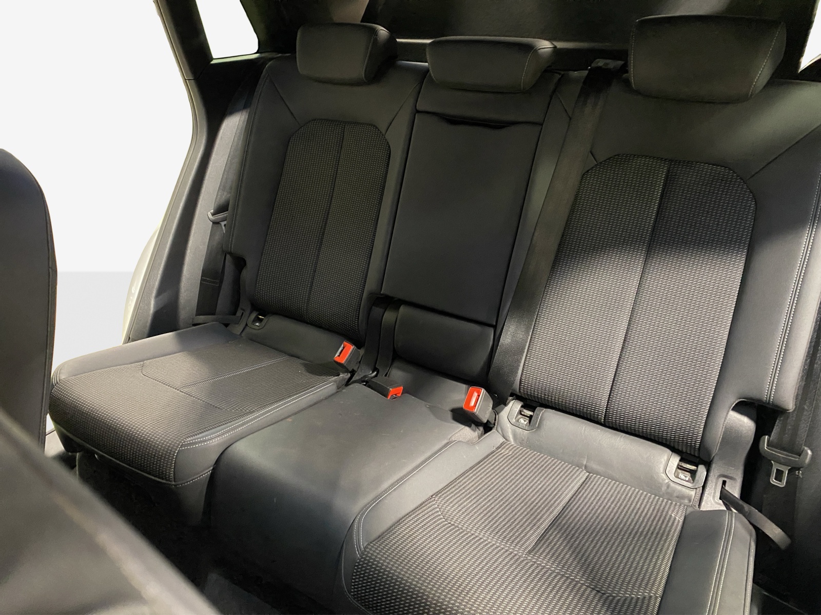 AUDI Q3 40 TDI S line quattro S-tronic-image-11