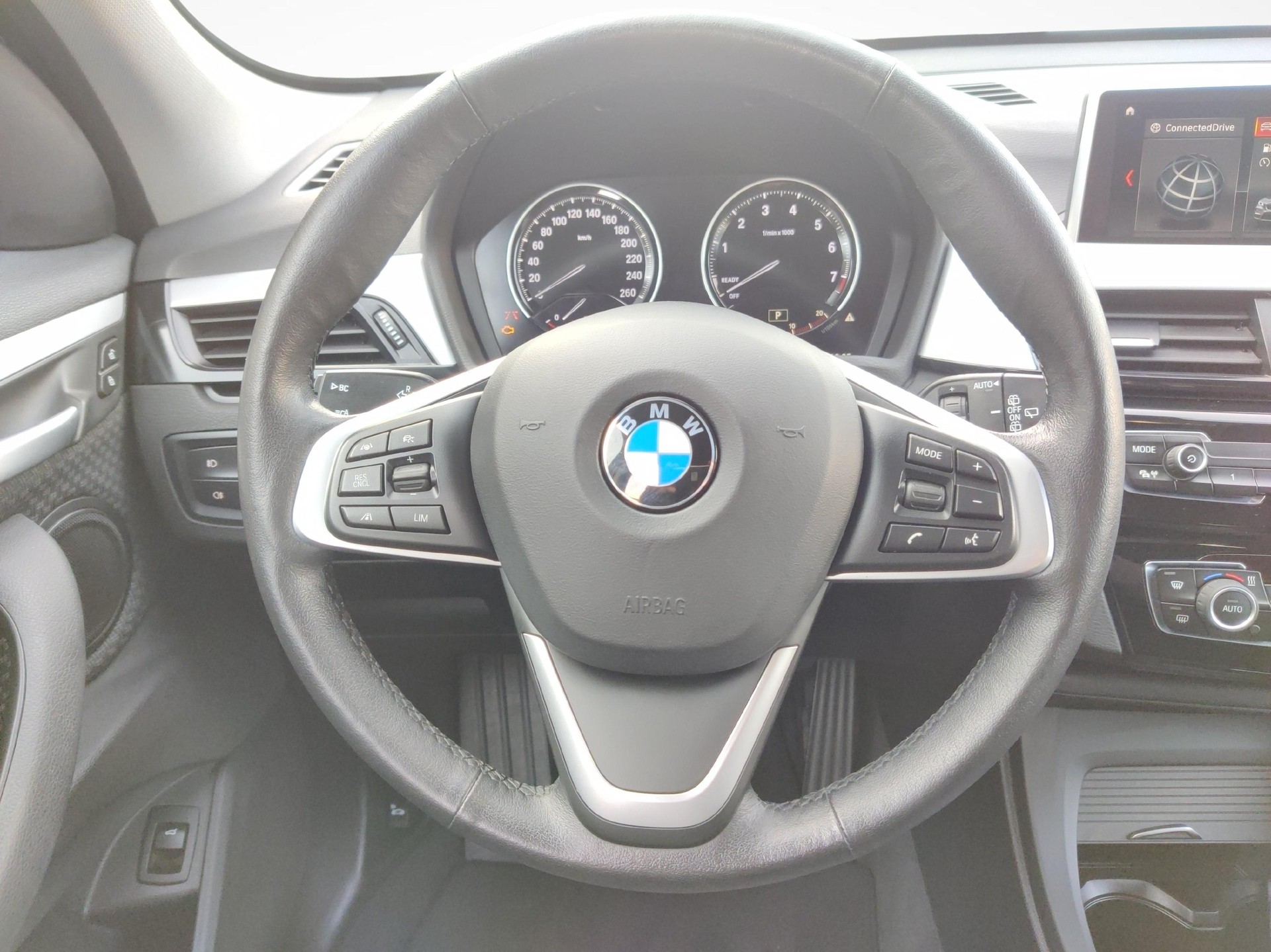 BMW X1 20i xDrive-image-14