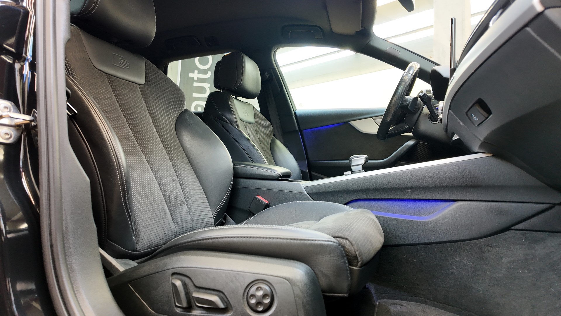 AUDI A4 Avant 40 TDI S line quattro S-tronic-image-13