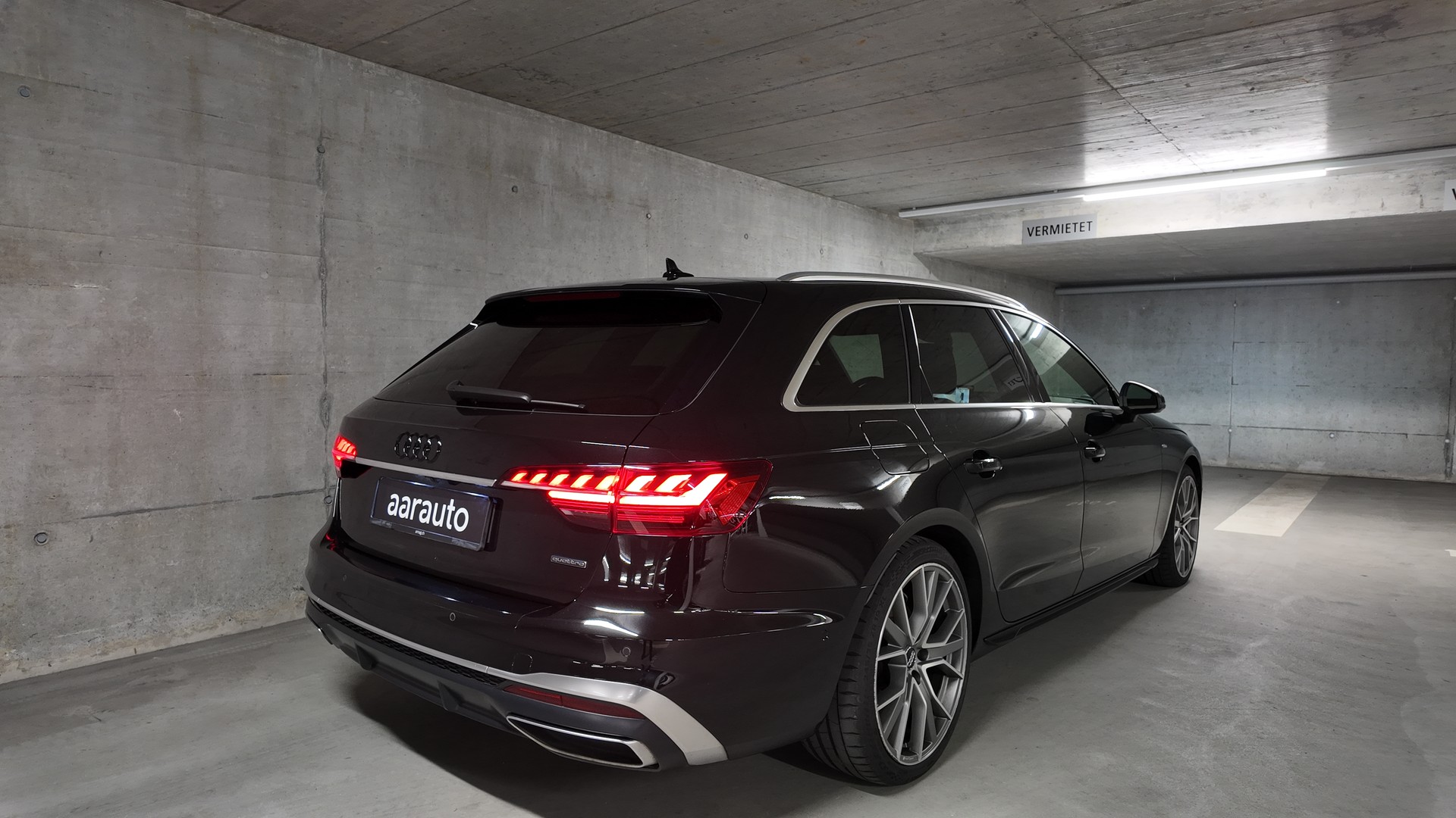 AUDI A4 Avant 40 TDI S line quattro S-tronic-image-4