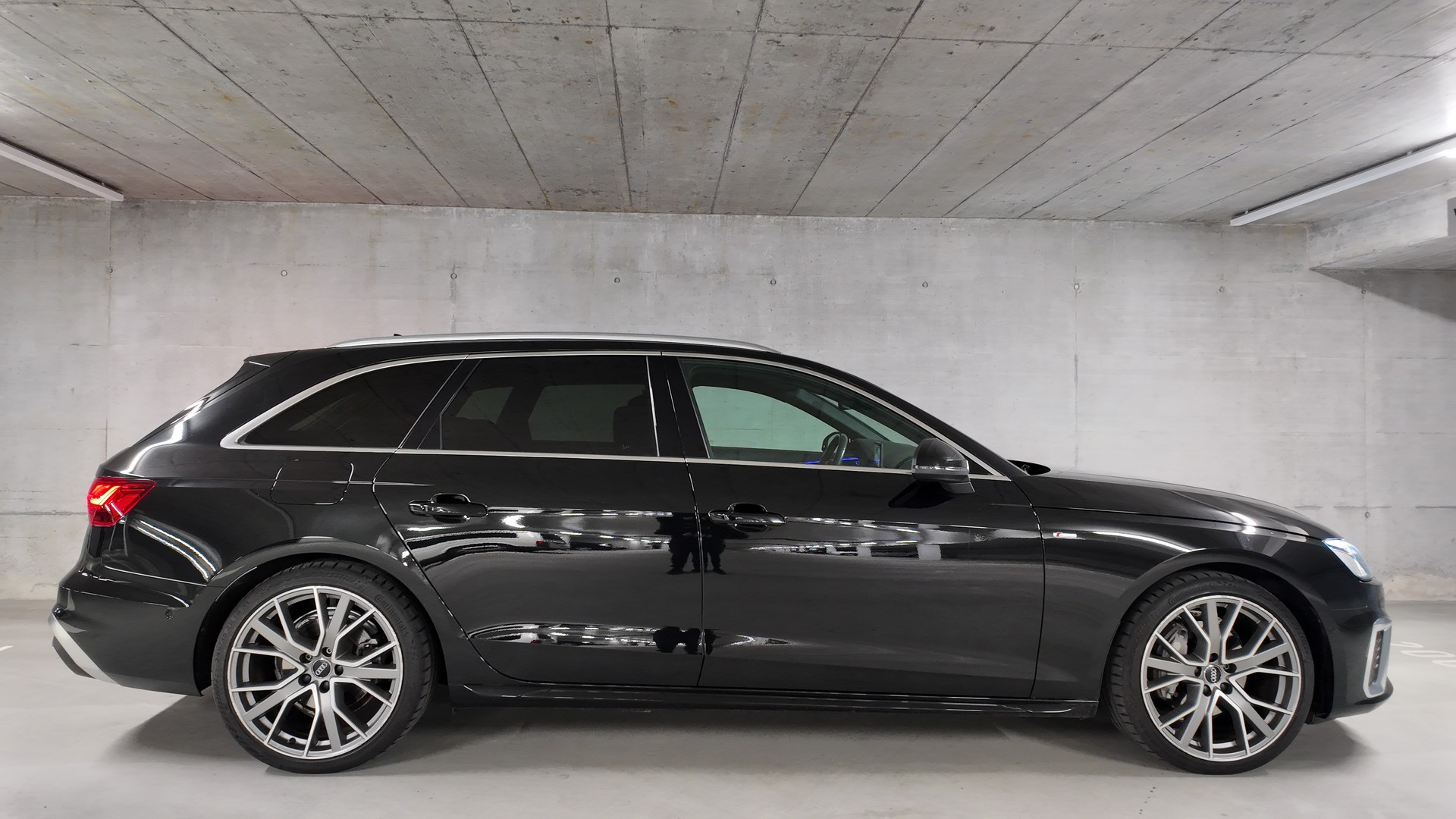 AUDI A4 Avant 40 TDI S line quattro S-tronic-image-3