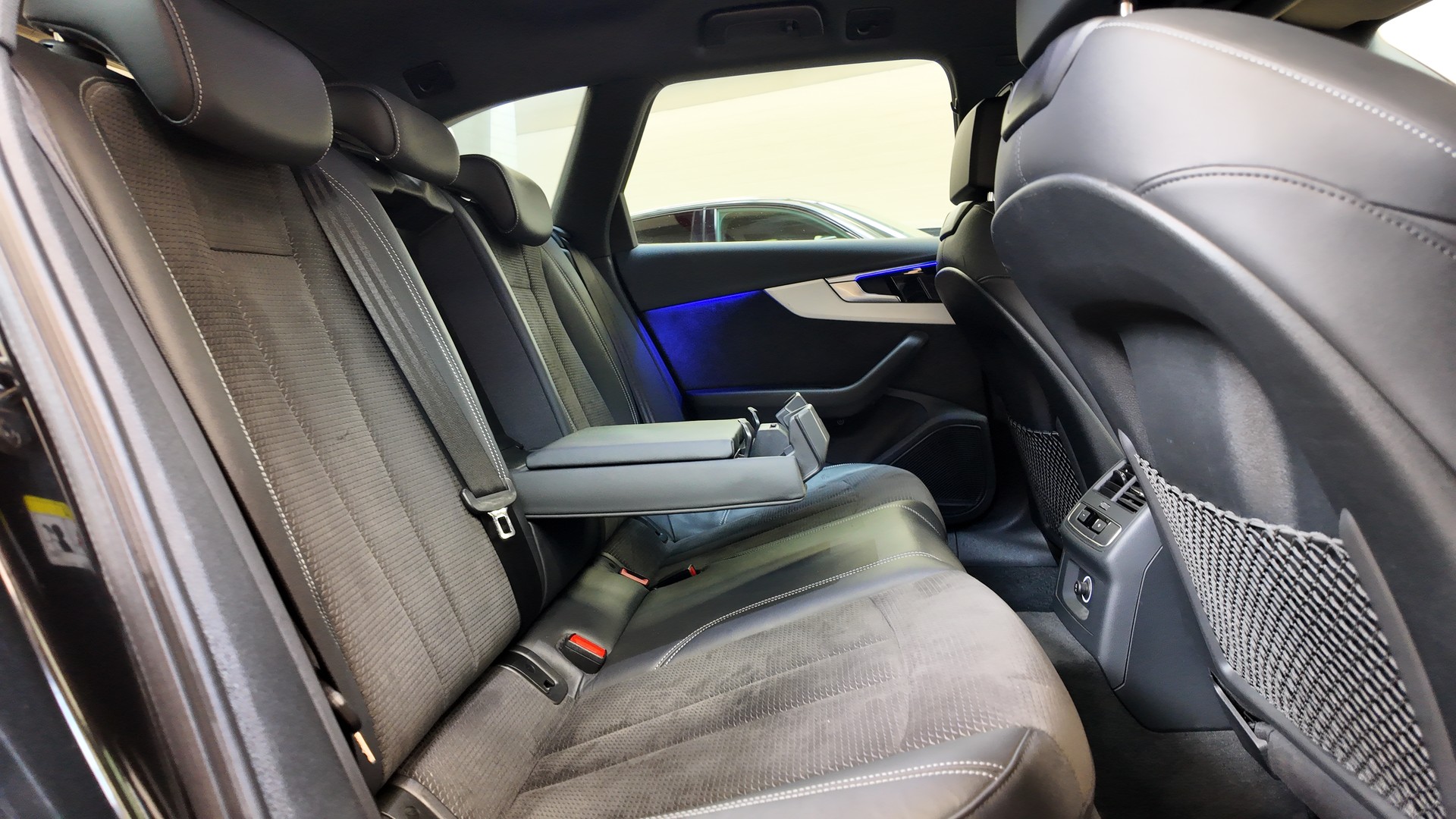 AUDI A4 Avant 40 TDI S line quattro S-tronic-image-16