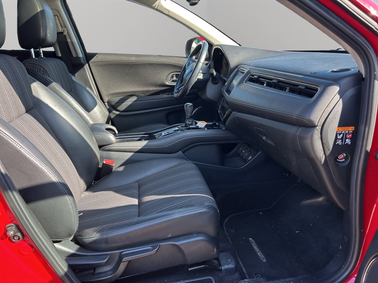 HONDA HR-V 1.6i-DTEC Executive-image-19
