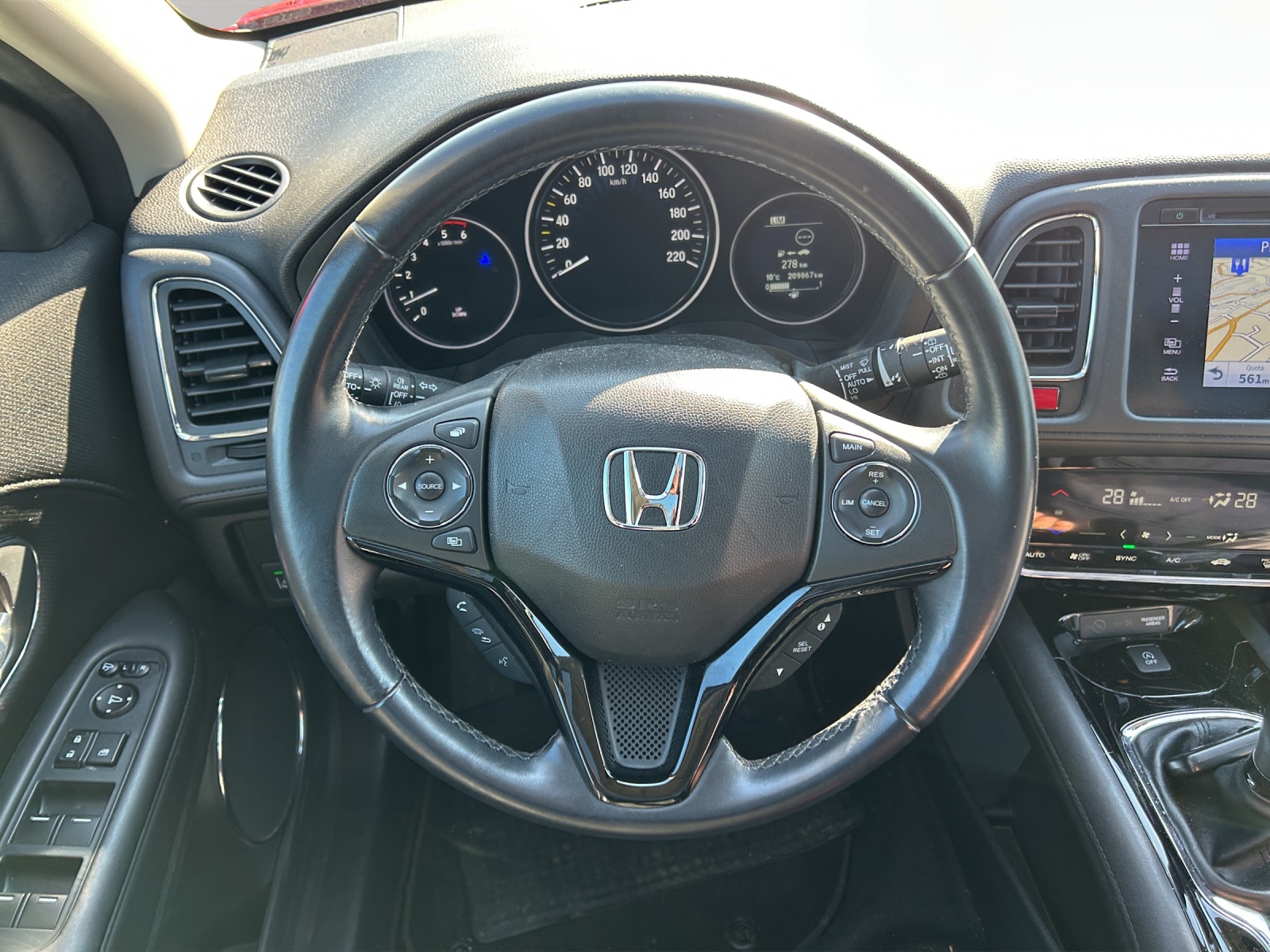 HONDA HR-V 1.6i-DTEC Executive-image-16